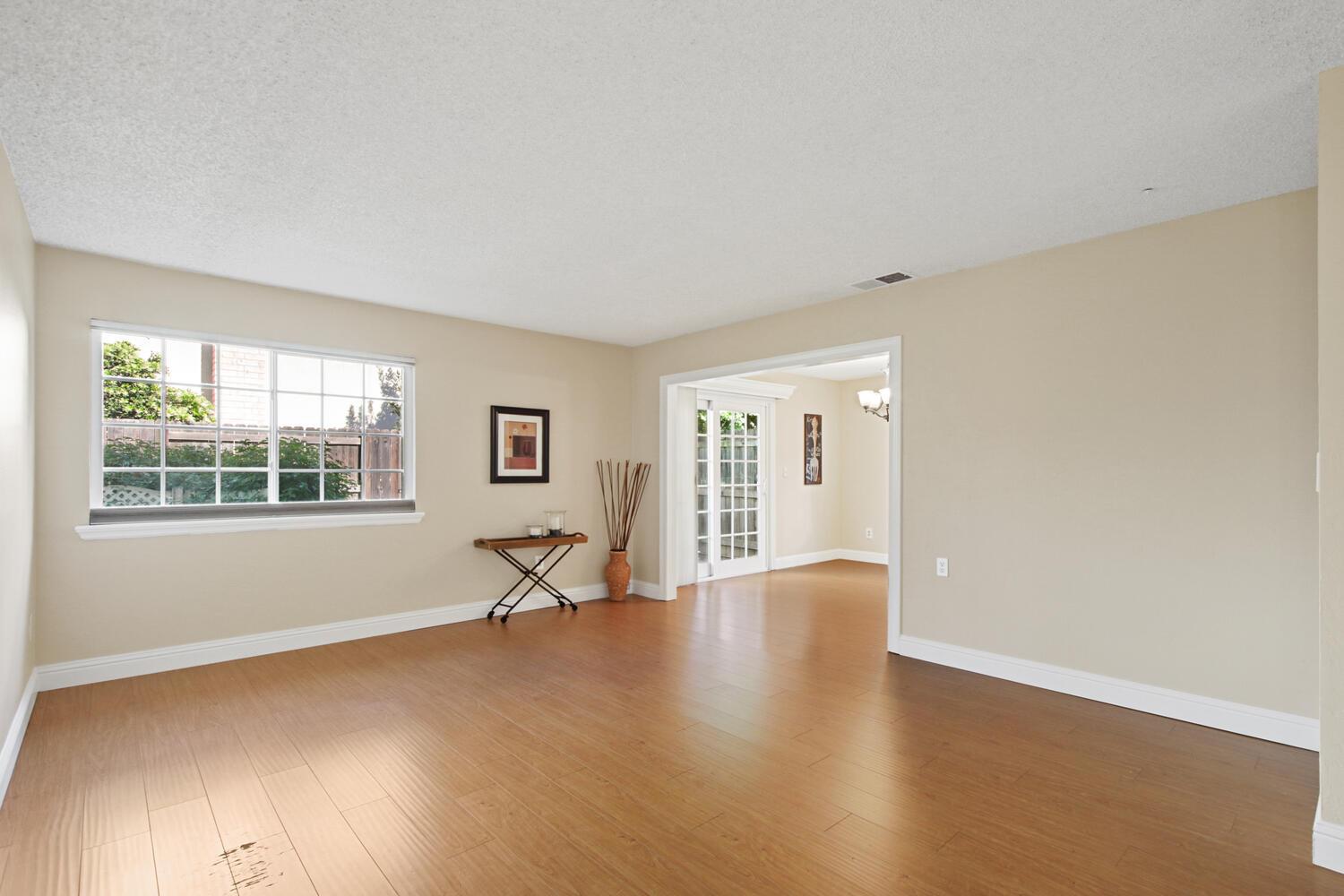 912 Los Robles