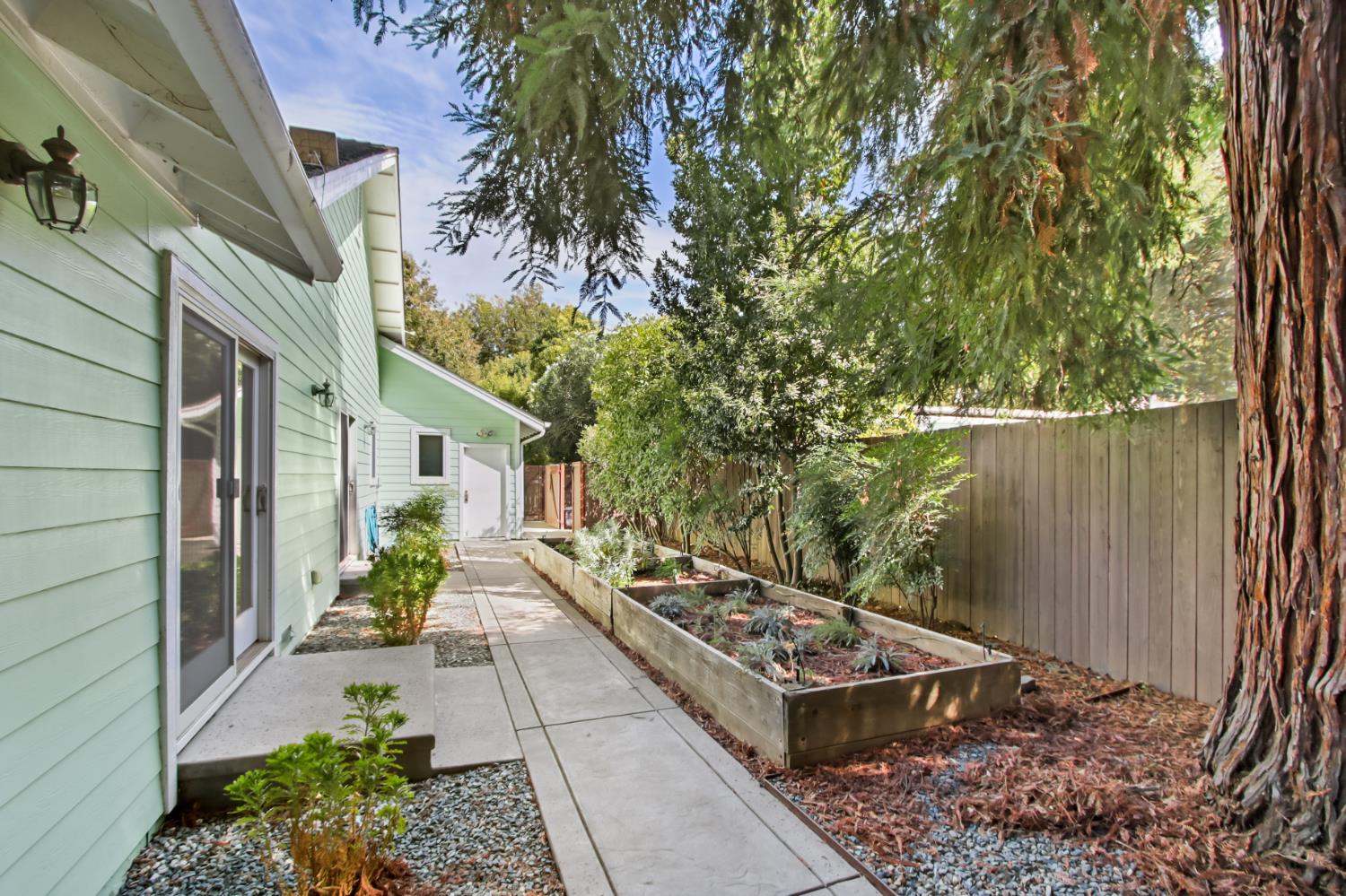 27462 Oakside Drive
