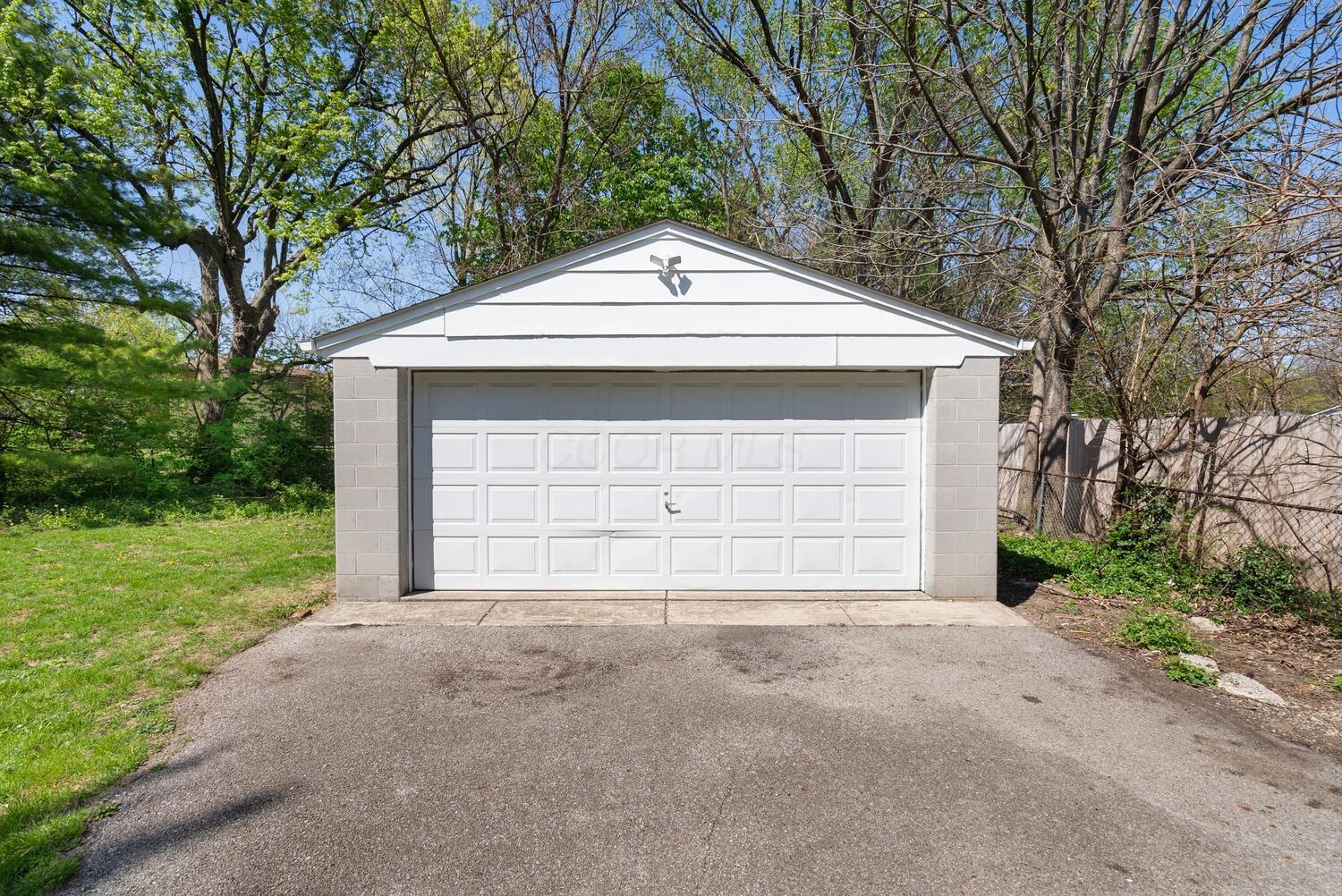 3210 E Deshler Avenue