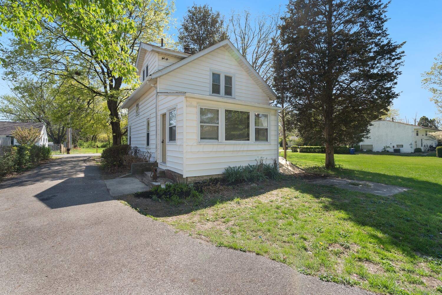 3210 E Deshler Avenue