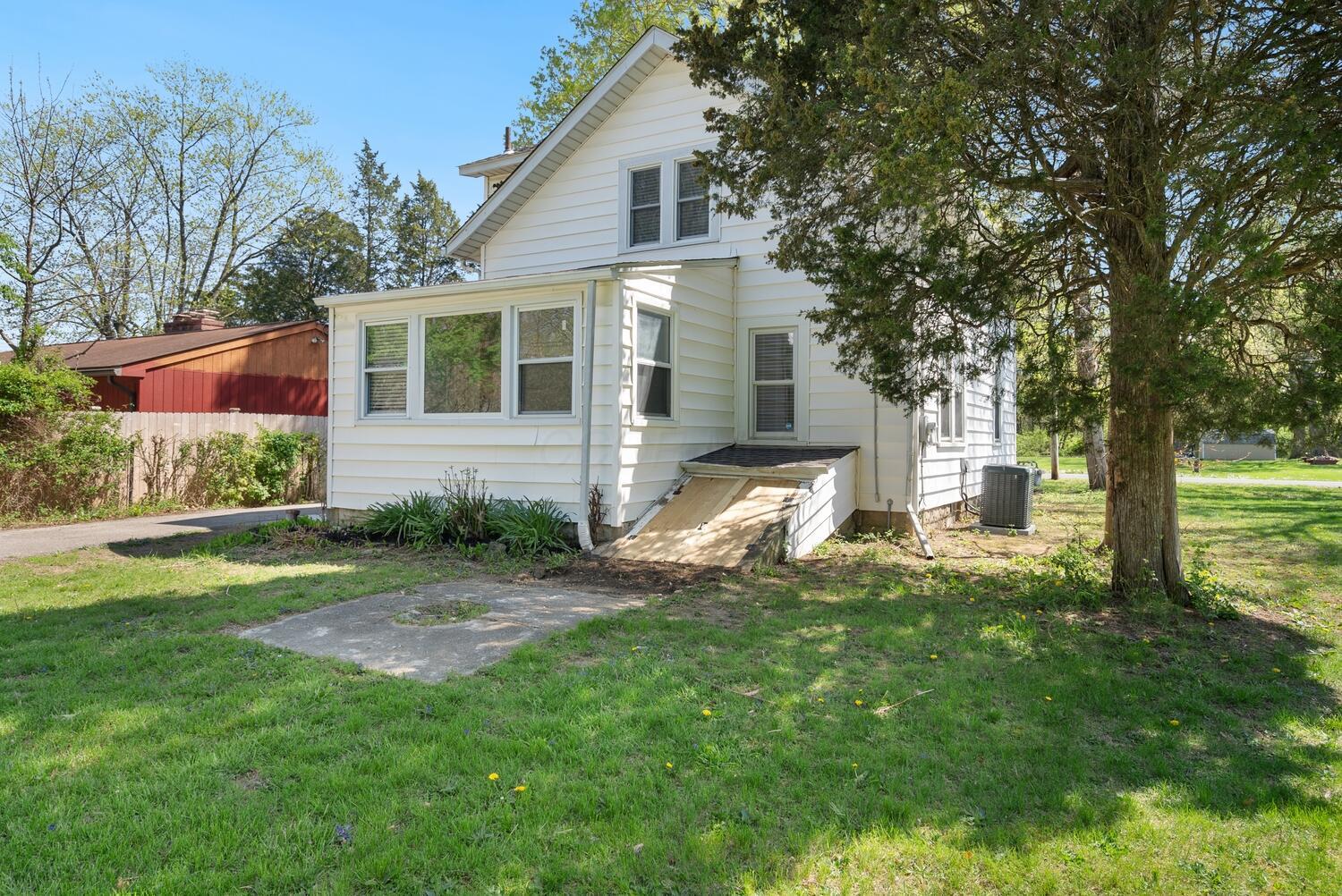 3210 E Deshler Avenue