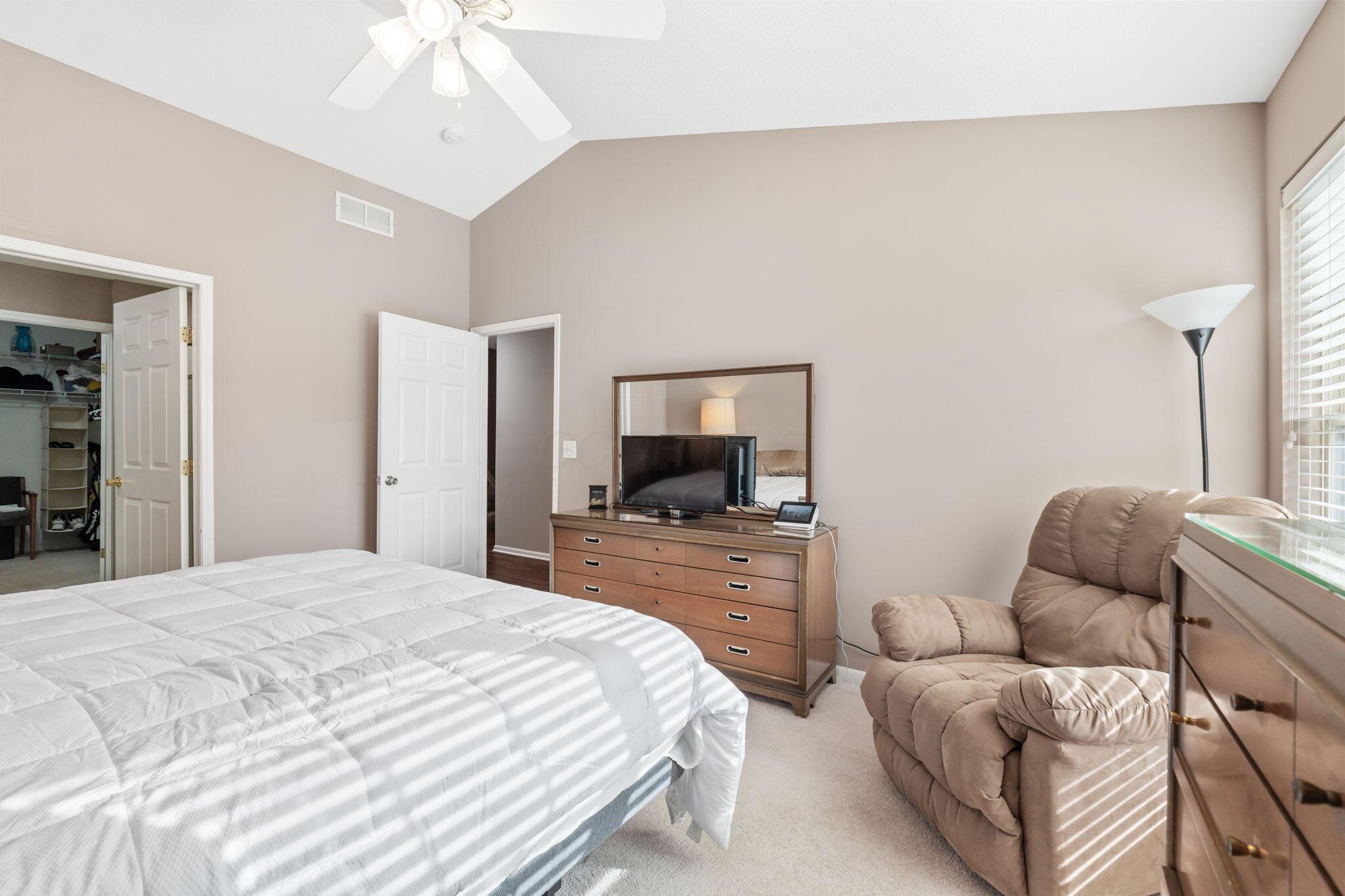 5276 Ruth Amy Avenue