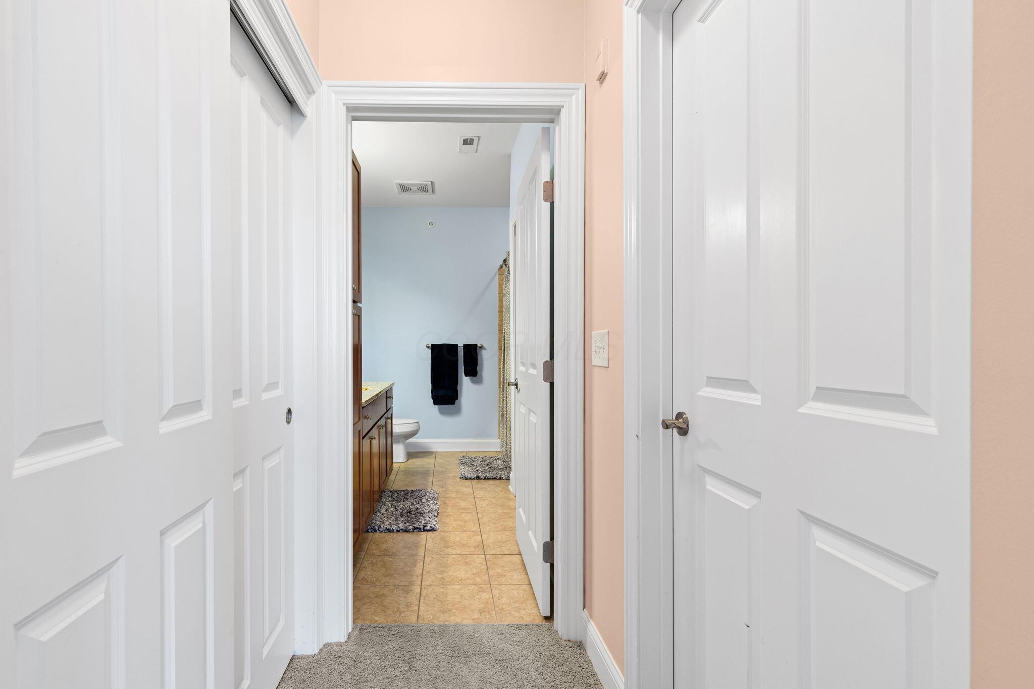 925 Ingleside Avenue, 213