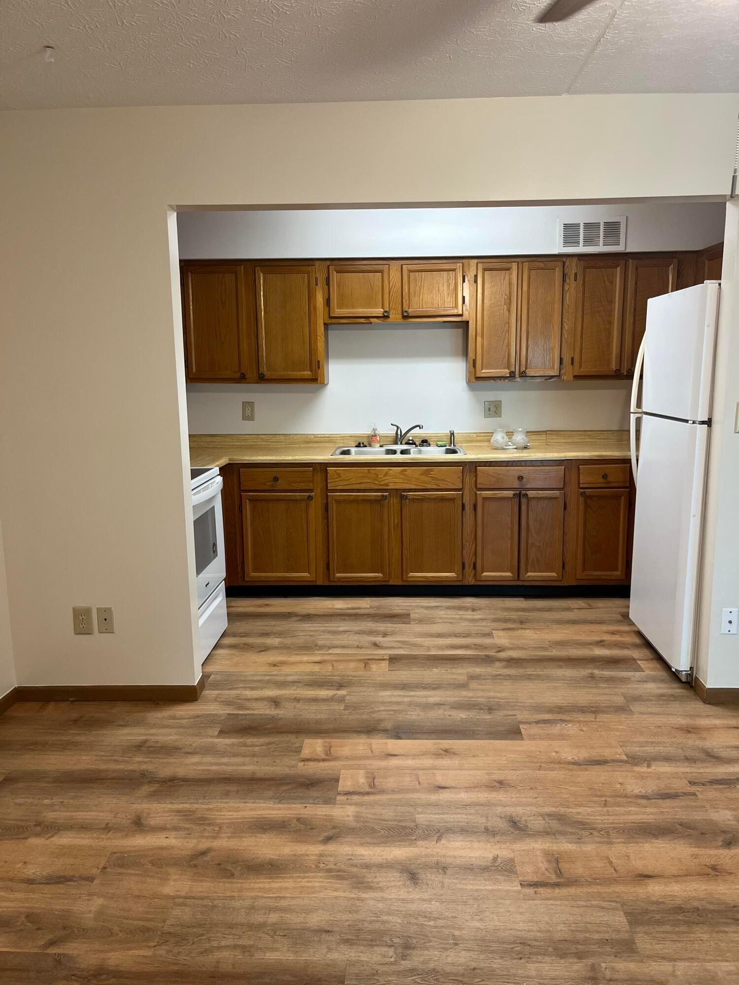 5885 Beechcroft Road, 110