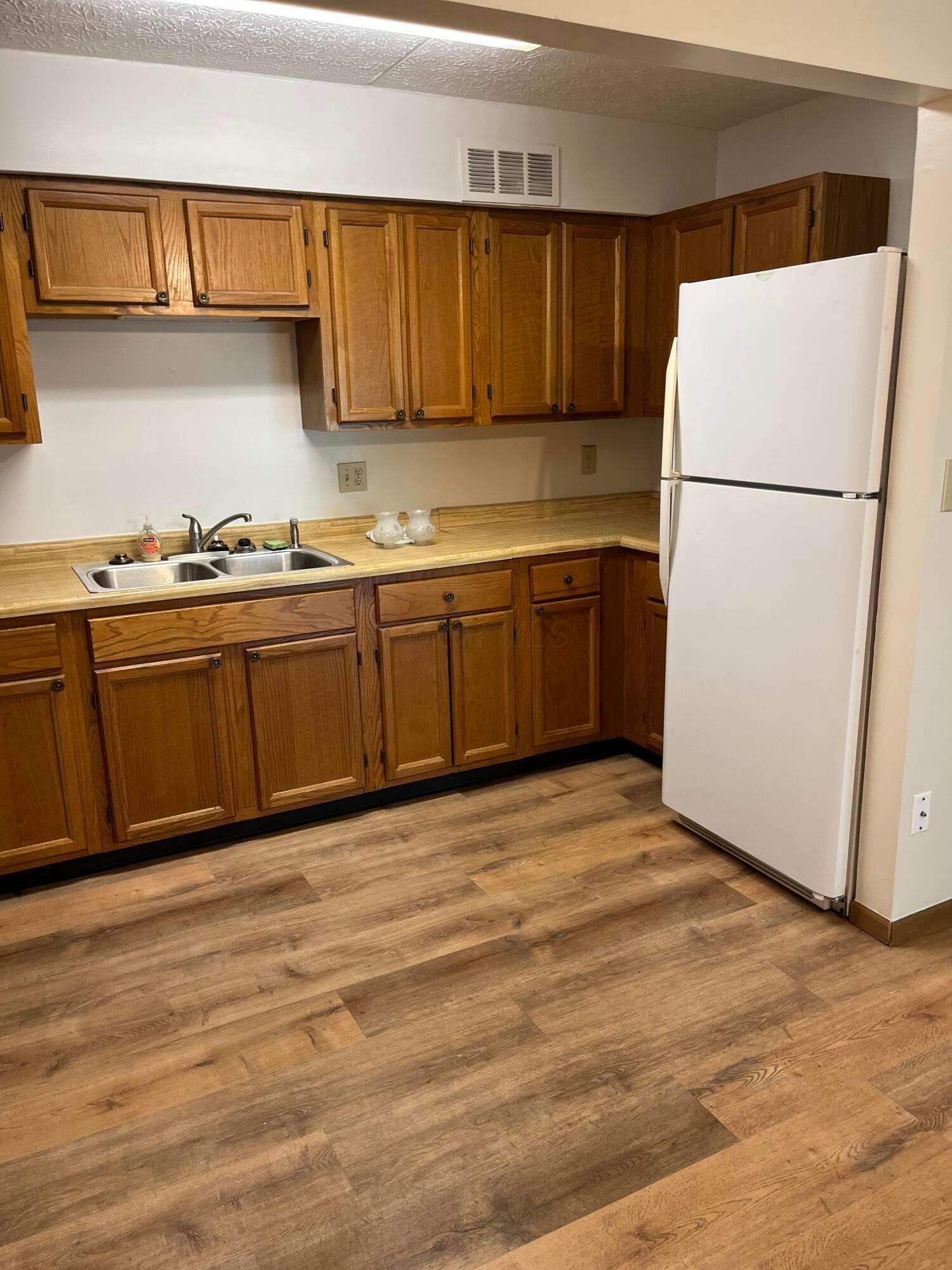 5885 Beechcroft Road, 110