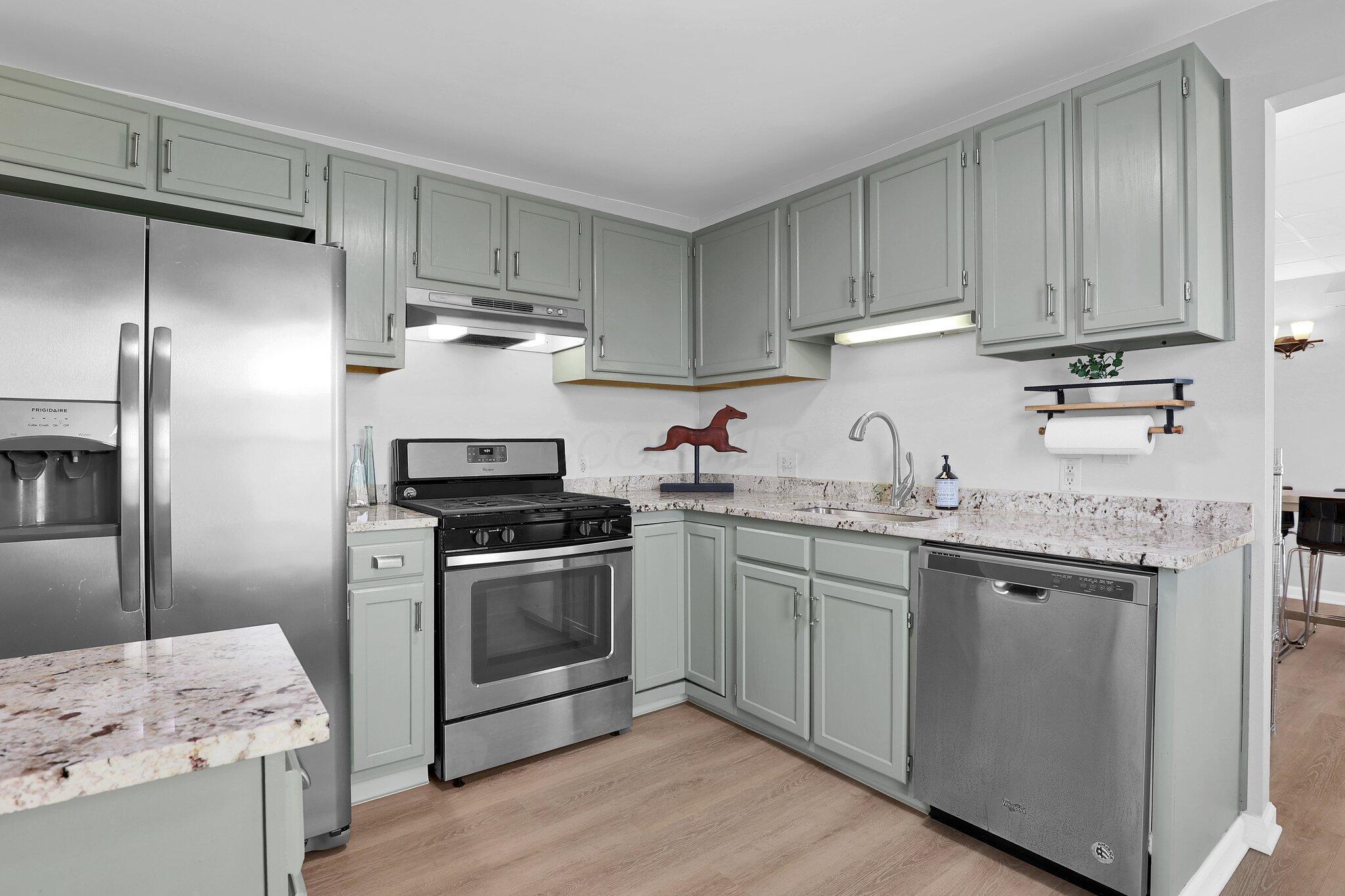 645 E 11th Avenue, 643