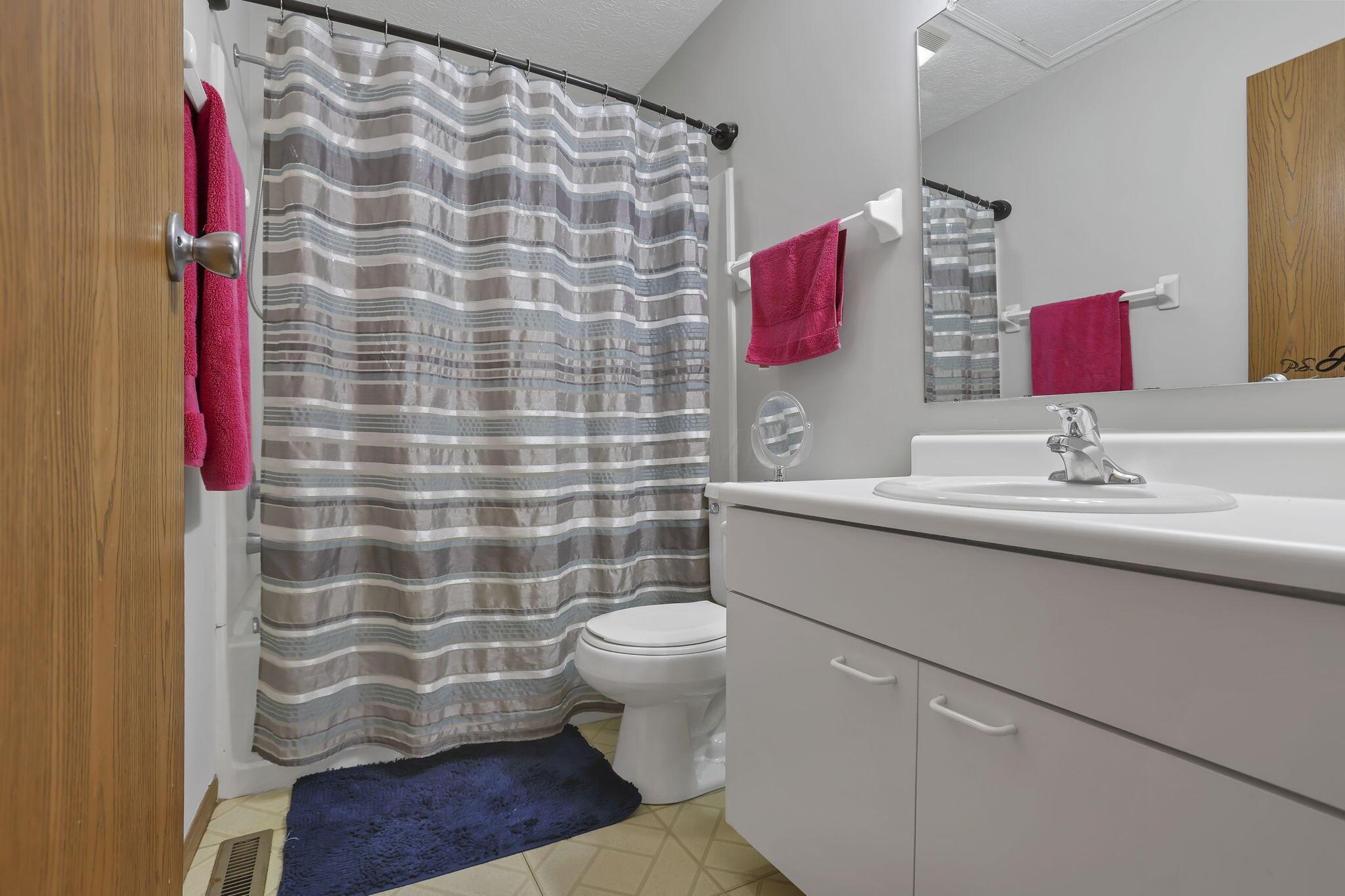 224 Macandrews Way, 60A