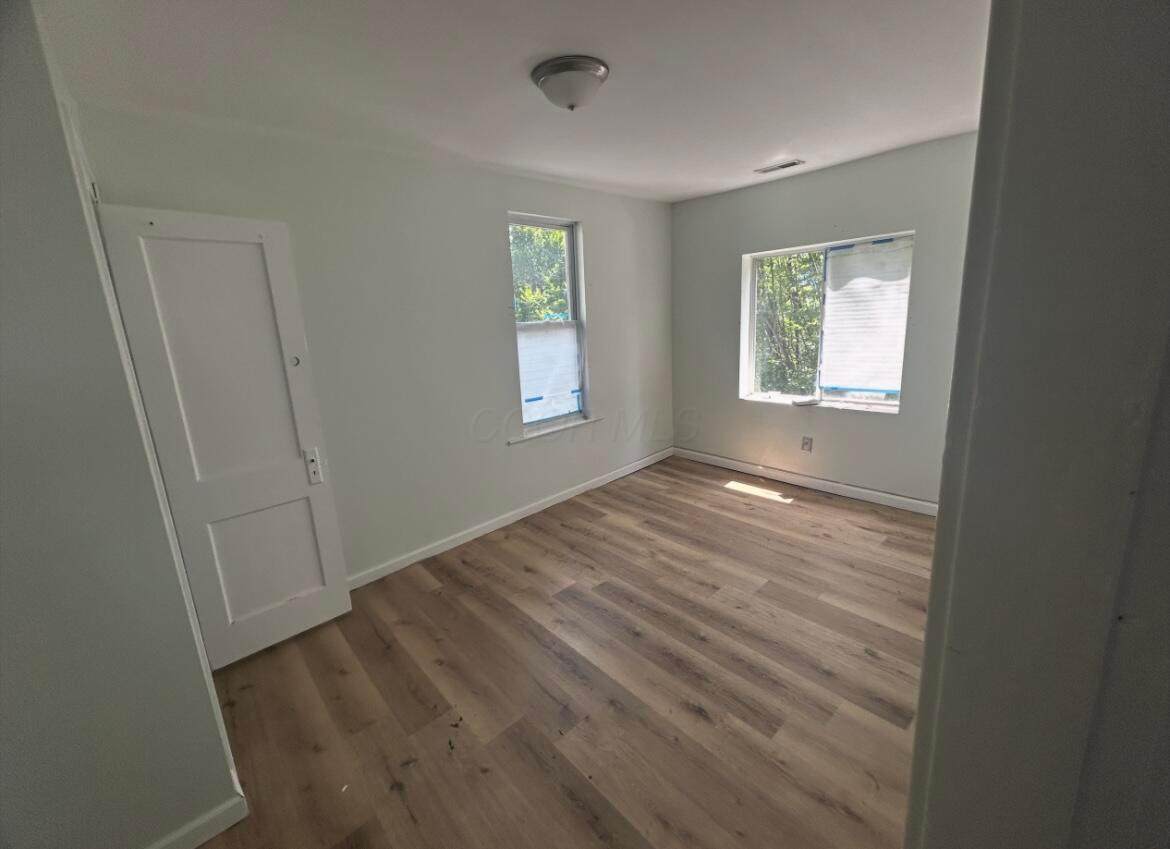 554 E Whittier Street, 554-554 1/2