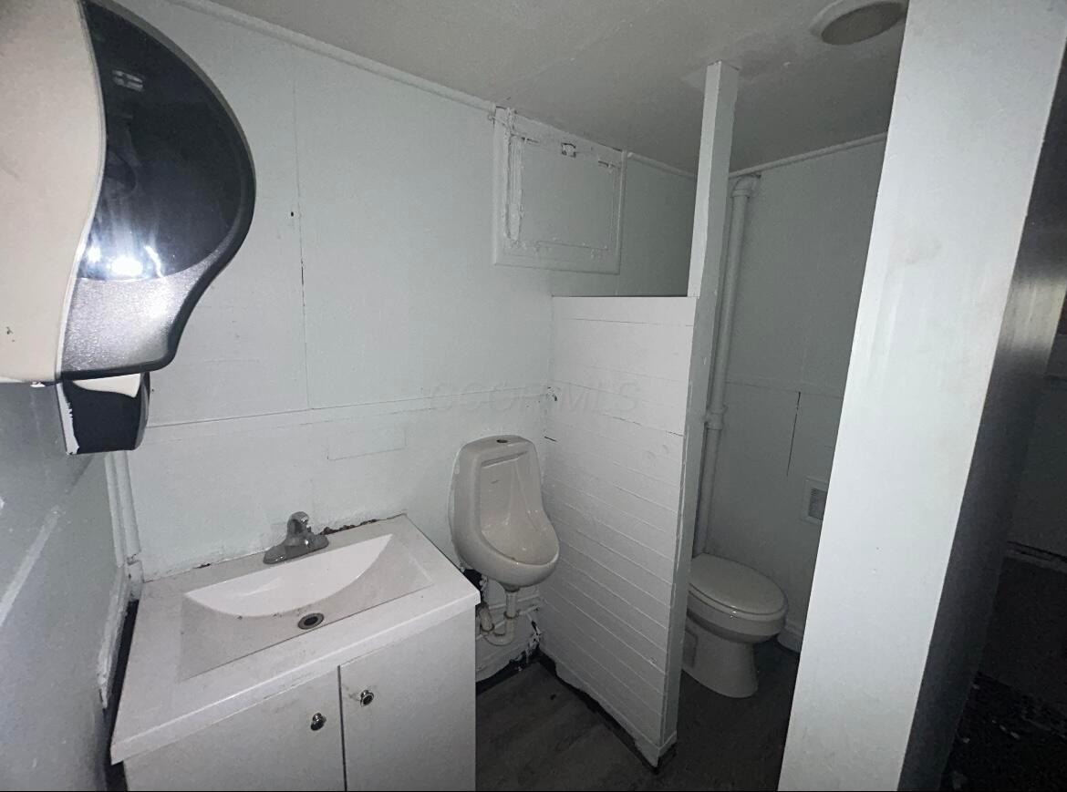 554 E Whittier Street, 554-554 1/2