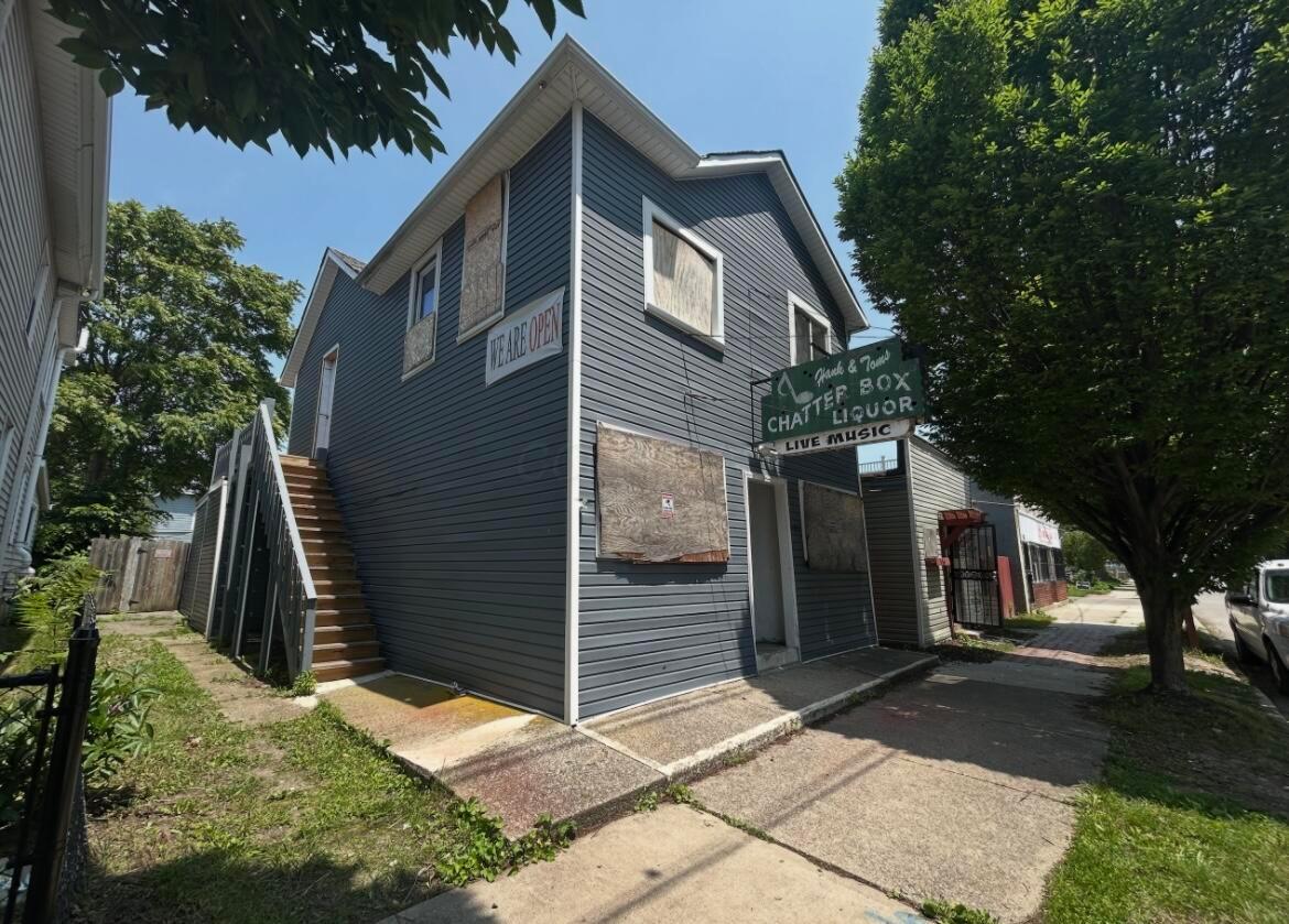 554 E Whittier Street, 554-554 1/2