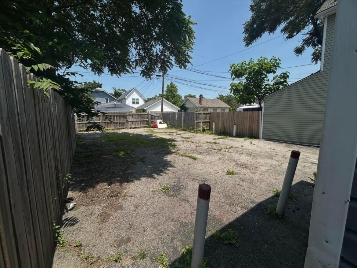 554 E Whittier Street, 554-554 1/2