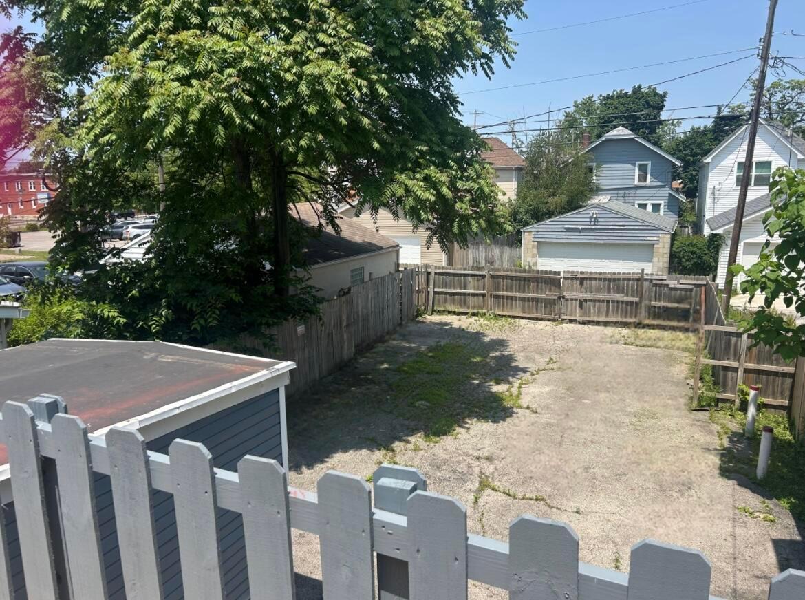 554 E Whittier Street, 554-554 1/2