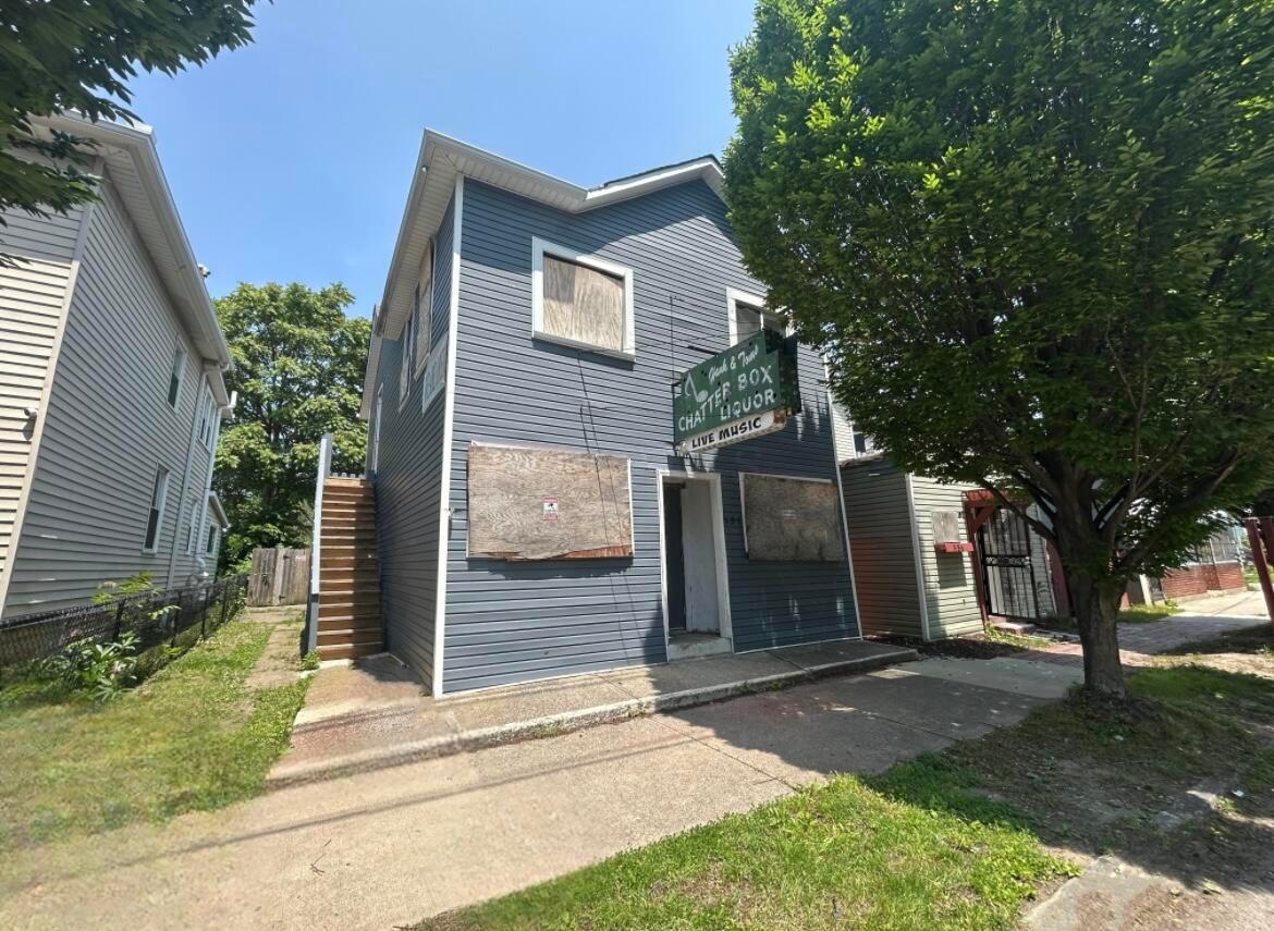 554 E Whittier Street, 554-554 1/2