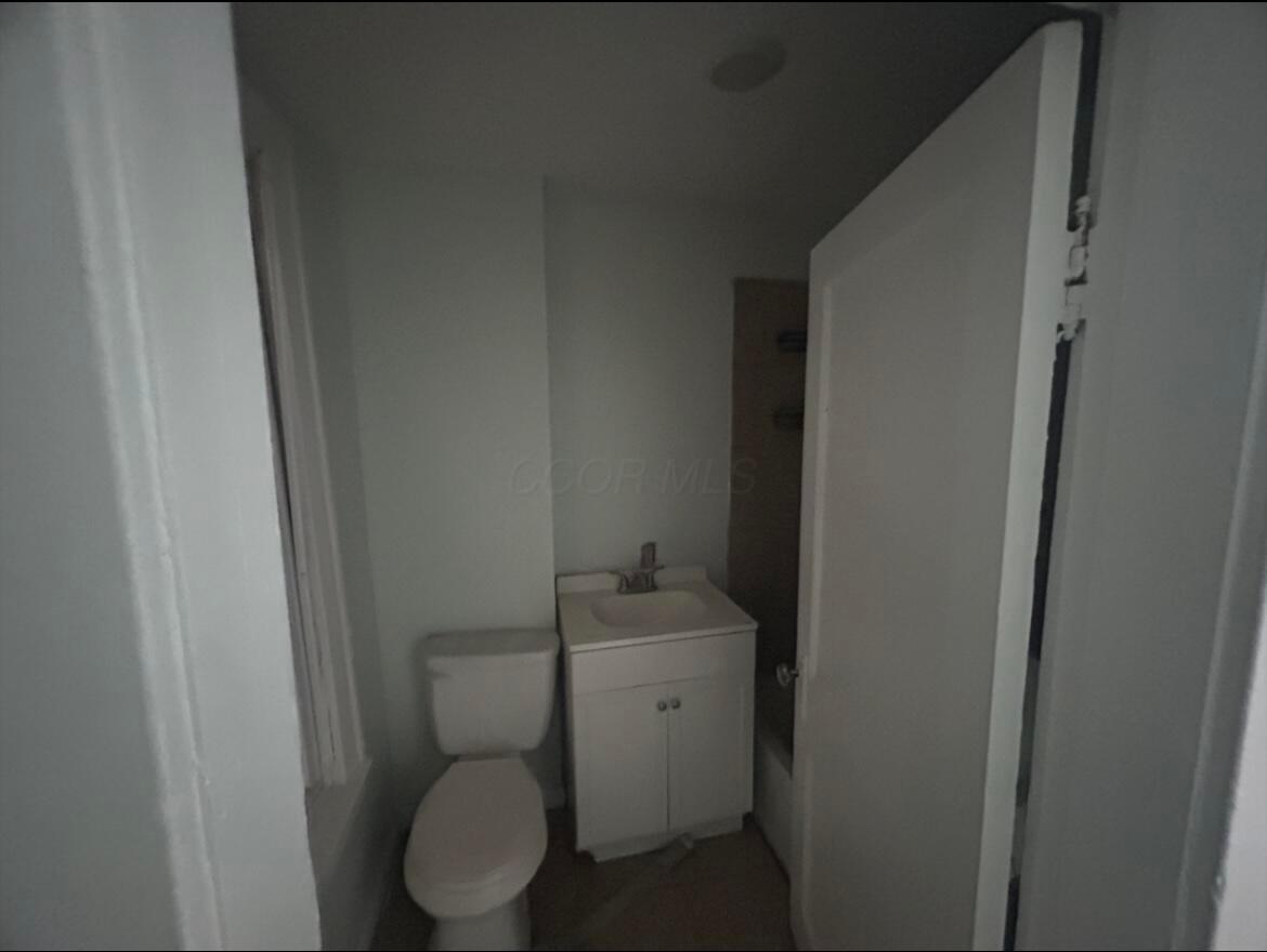 554 E Whittier Street, 554-554 1/2