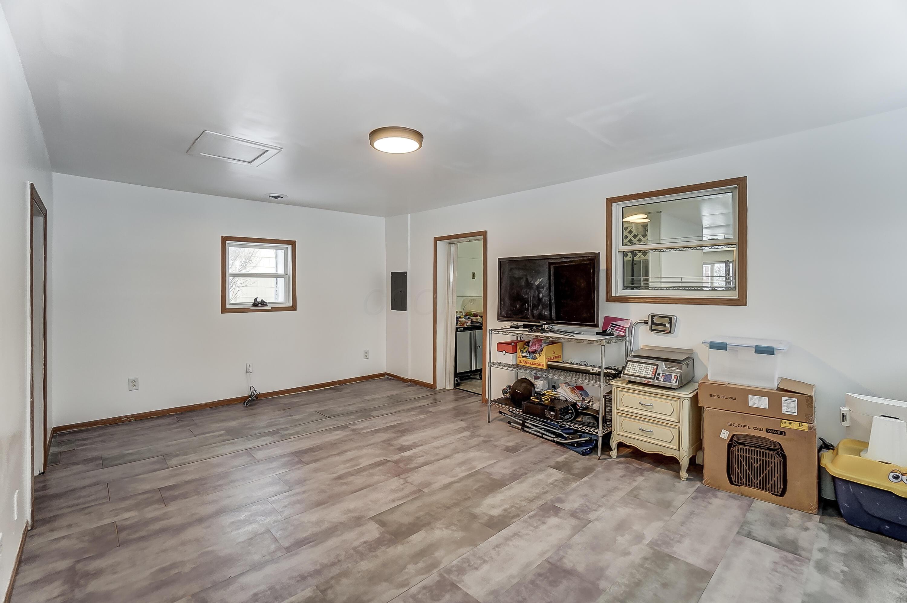 1919 Oakland Parkway
