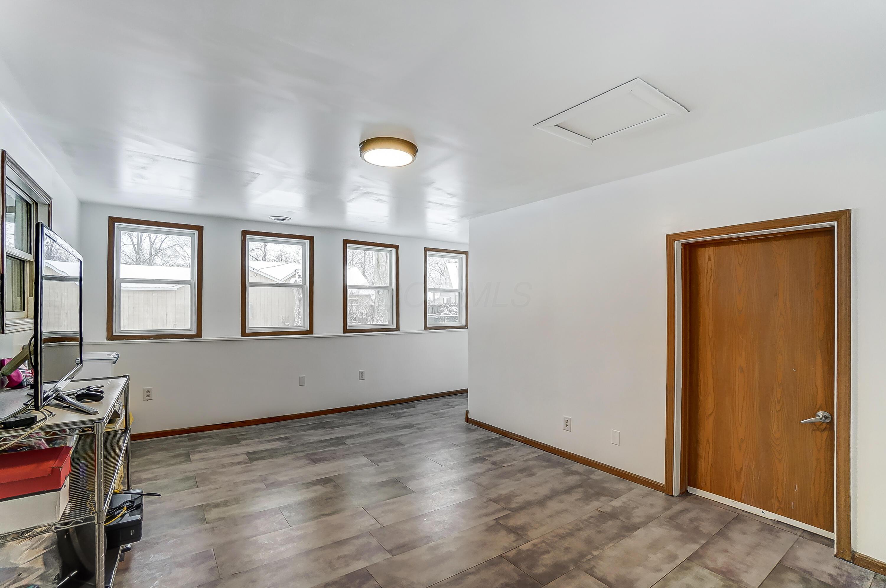 1919 Oakland Parkway
