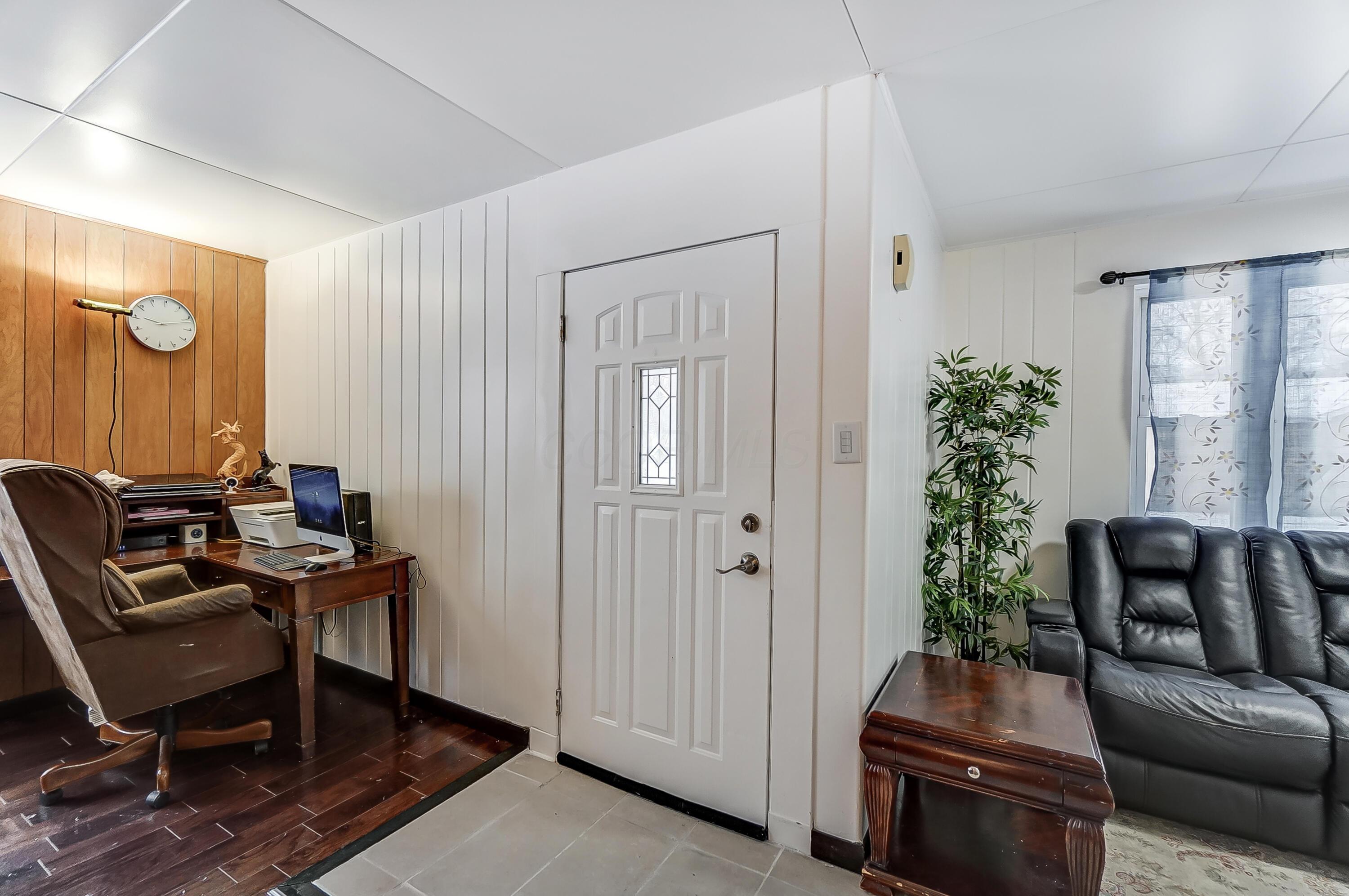 1919 Oakland Parkway