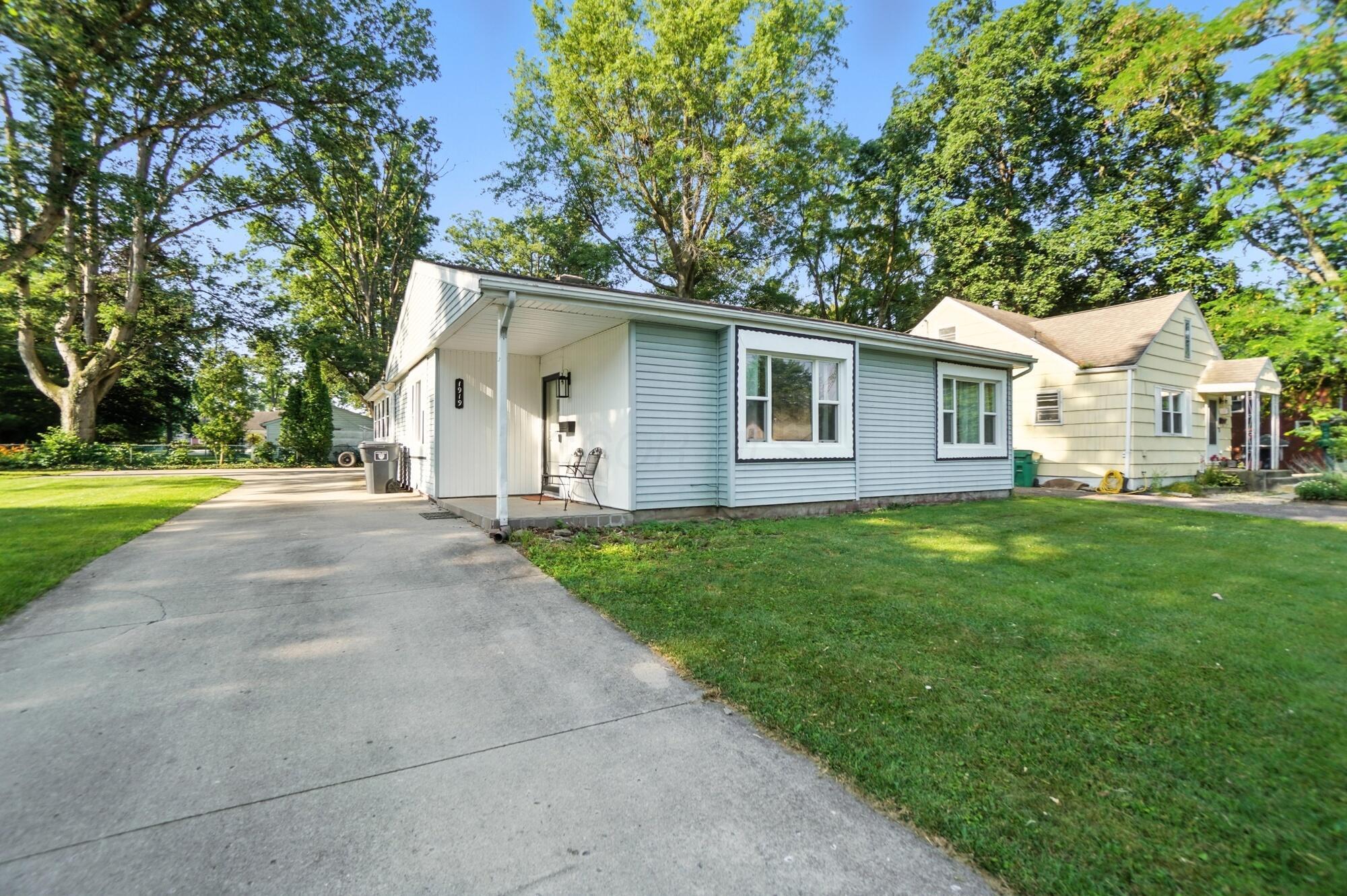 1919 Oakland Parkway