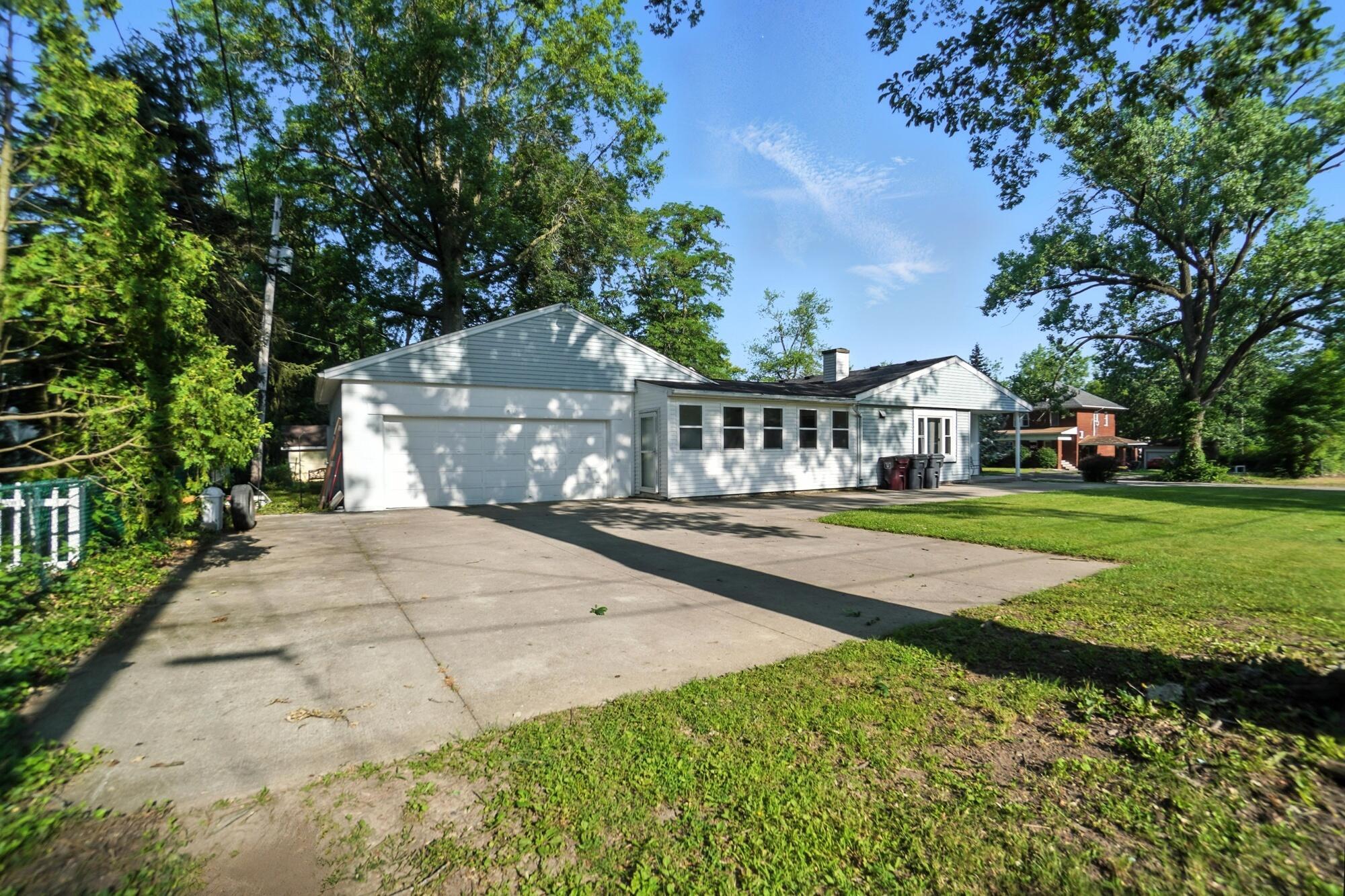 1919 Oakland Parkway