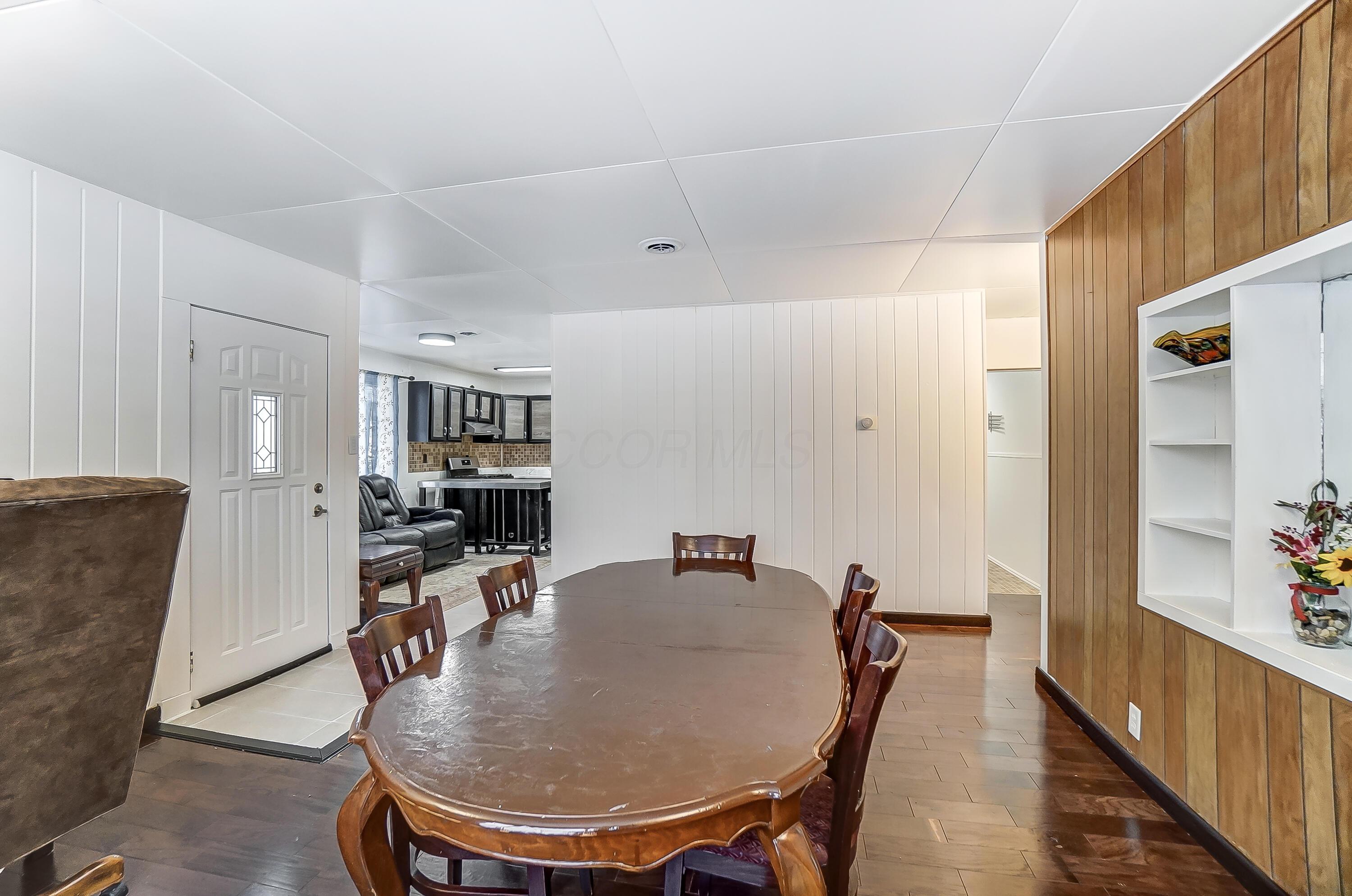 1919 Oakland Parkway