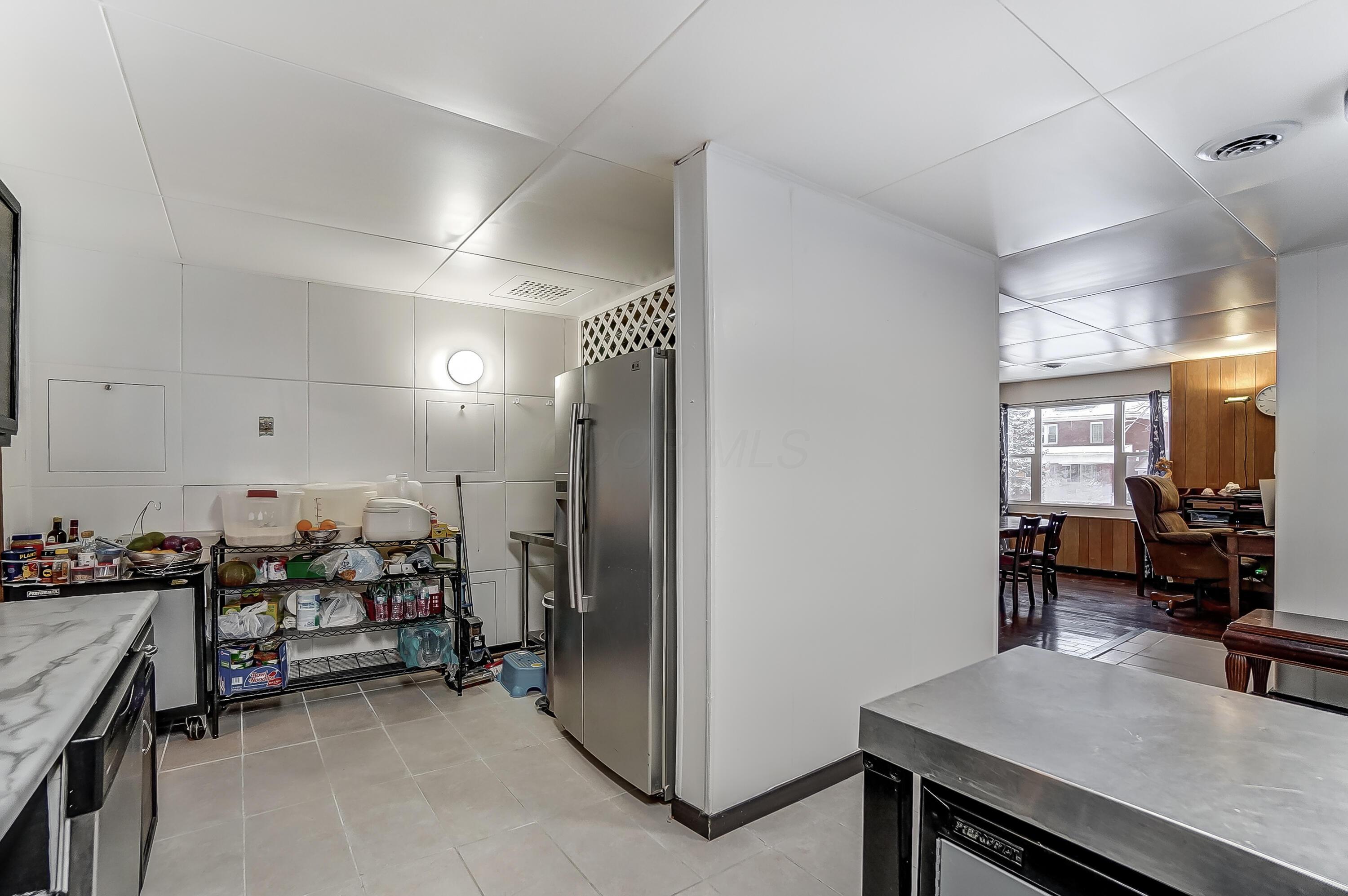 1919 Oakland Parkway