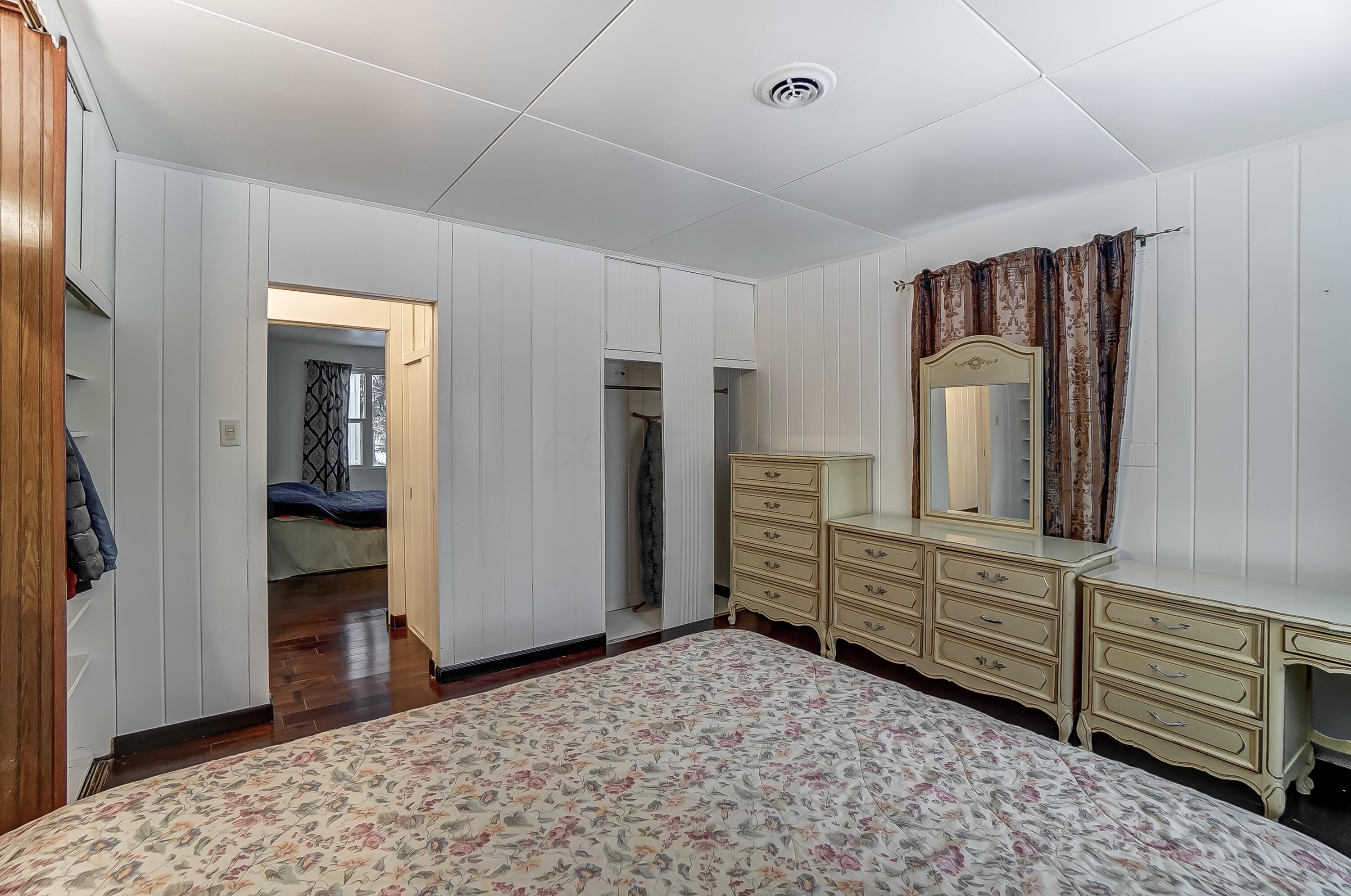 1919 Oakland Parkway