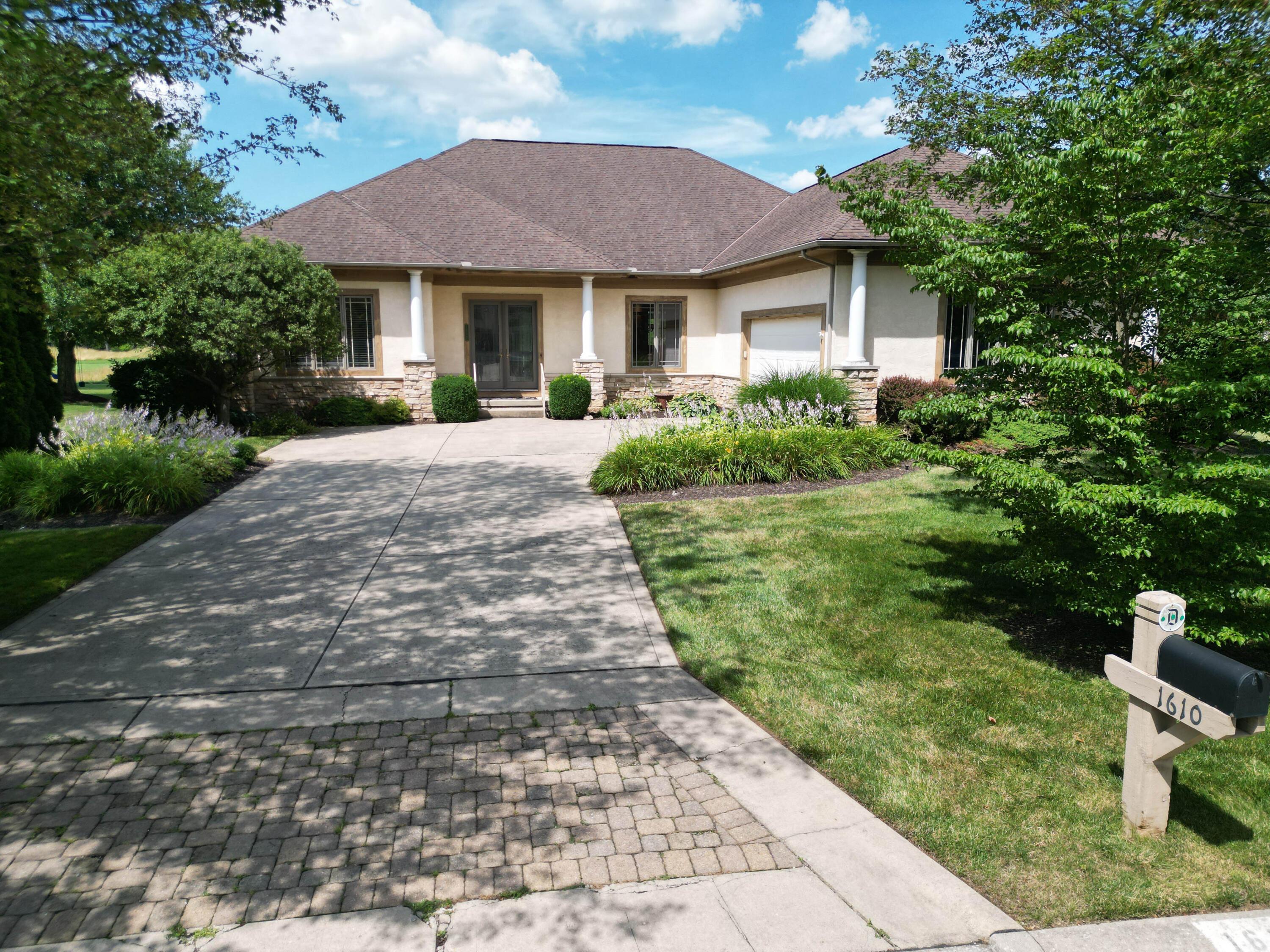 1610 Oxbow Drive