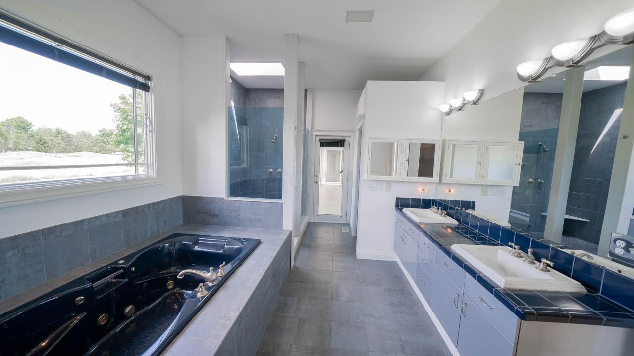 1610 Oxbow Drive