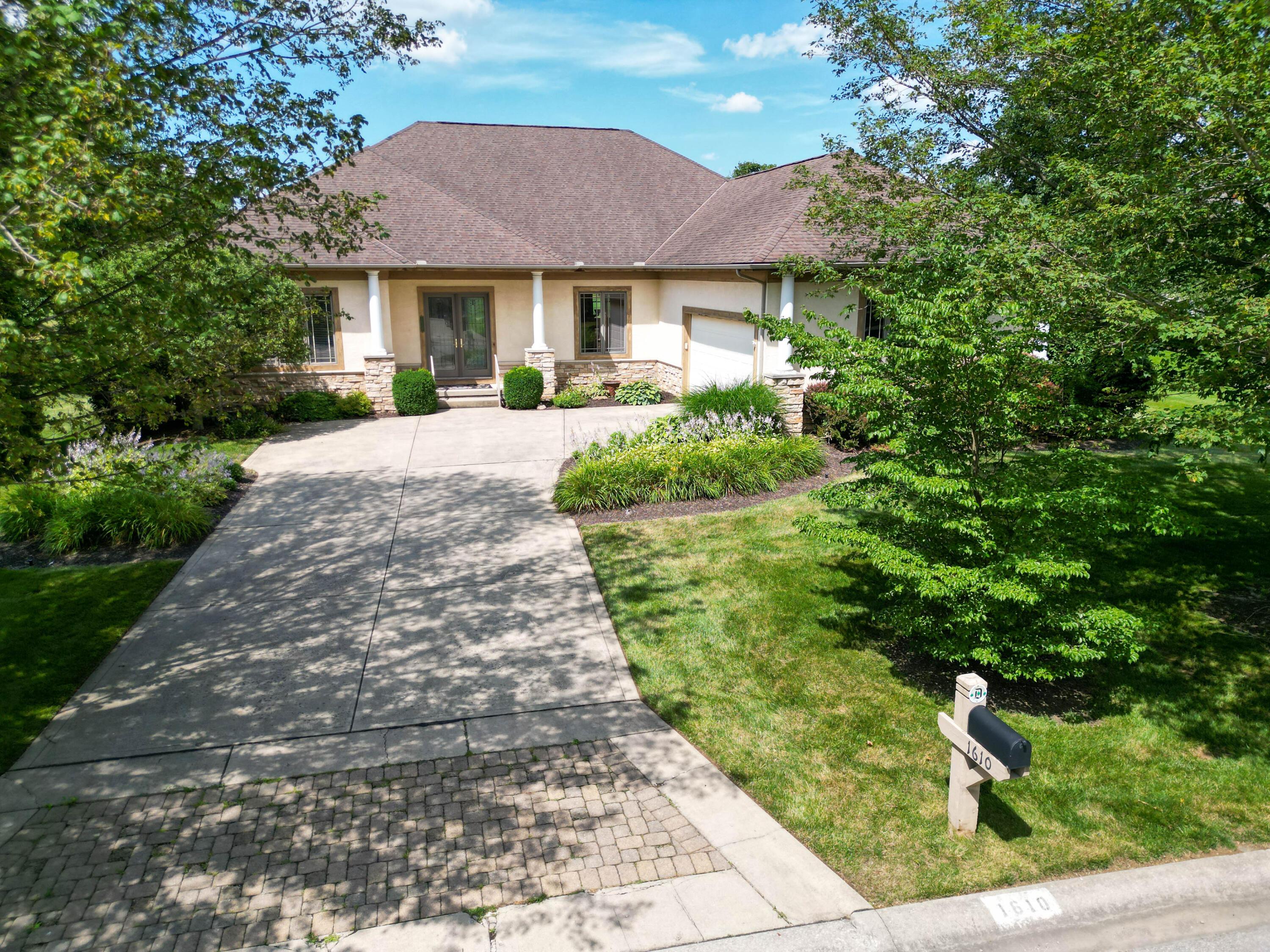 1610 Oxbow Drive