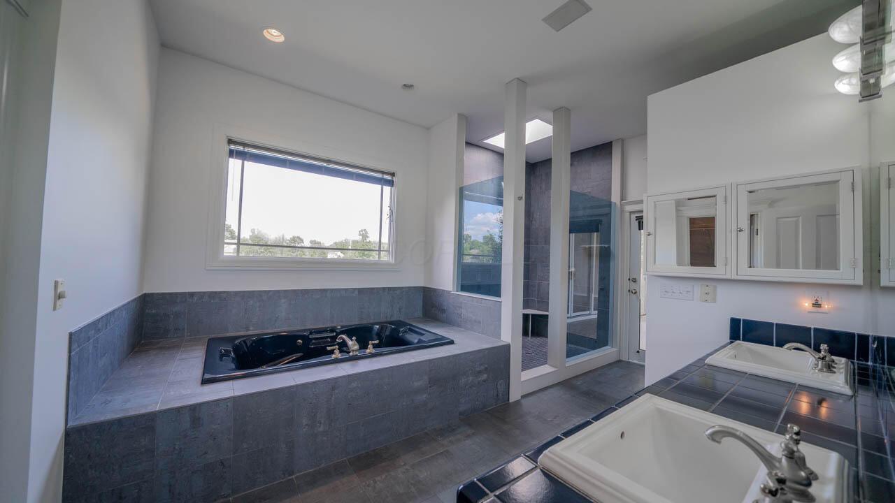 1610 Oxbow Drive