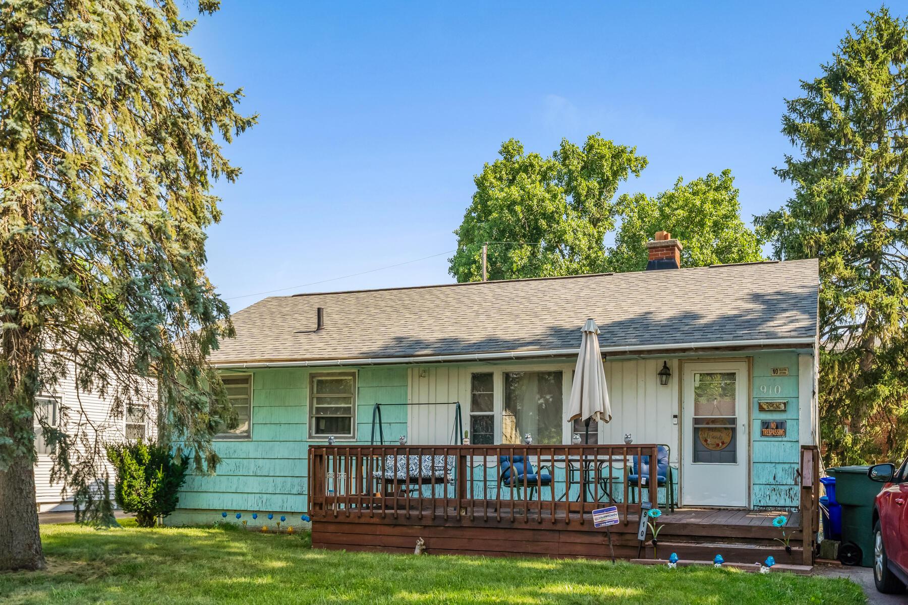 910 Pauline Avenue