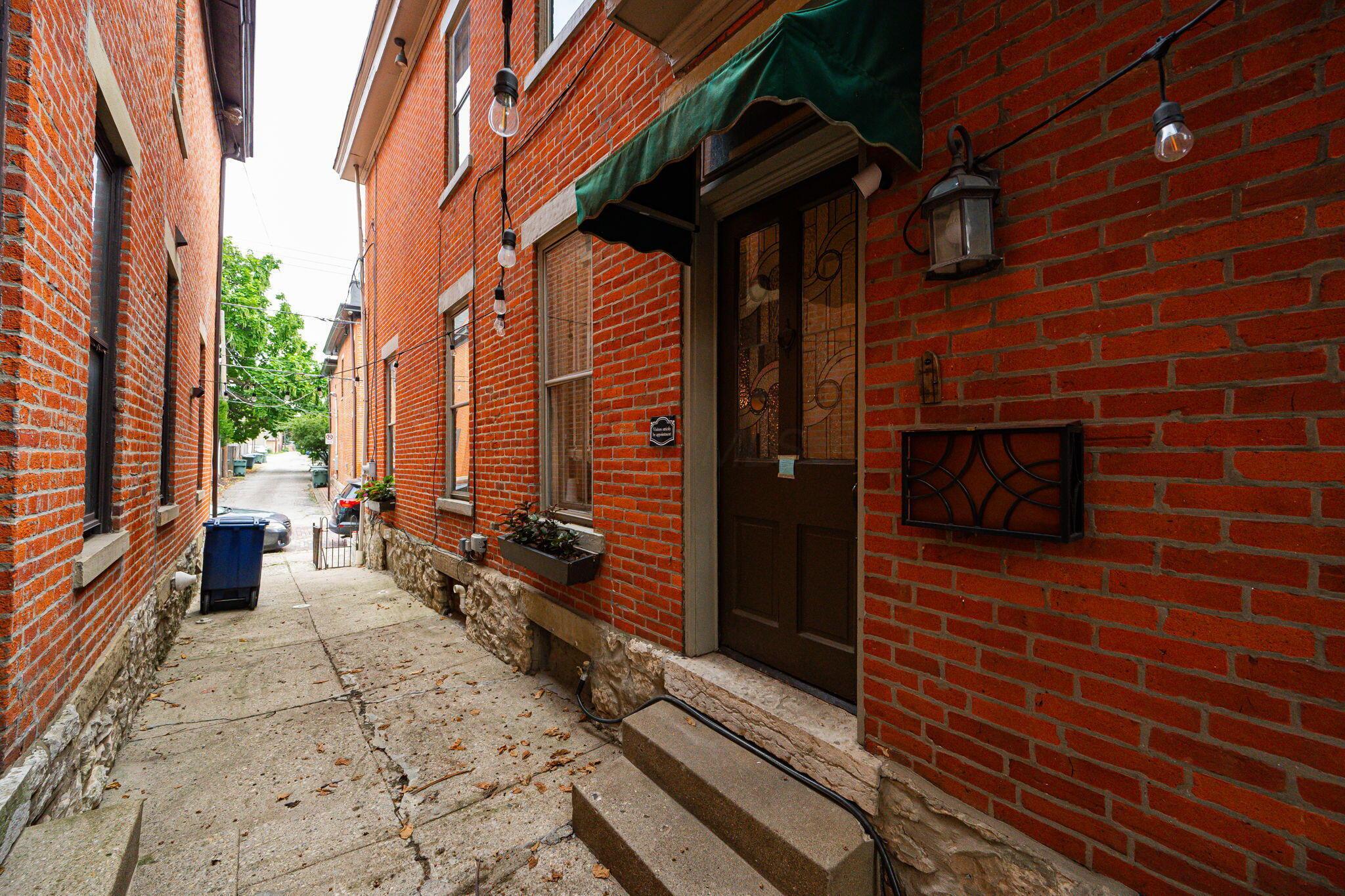 133 E Sycamore Street