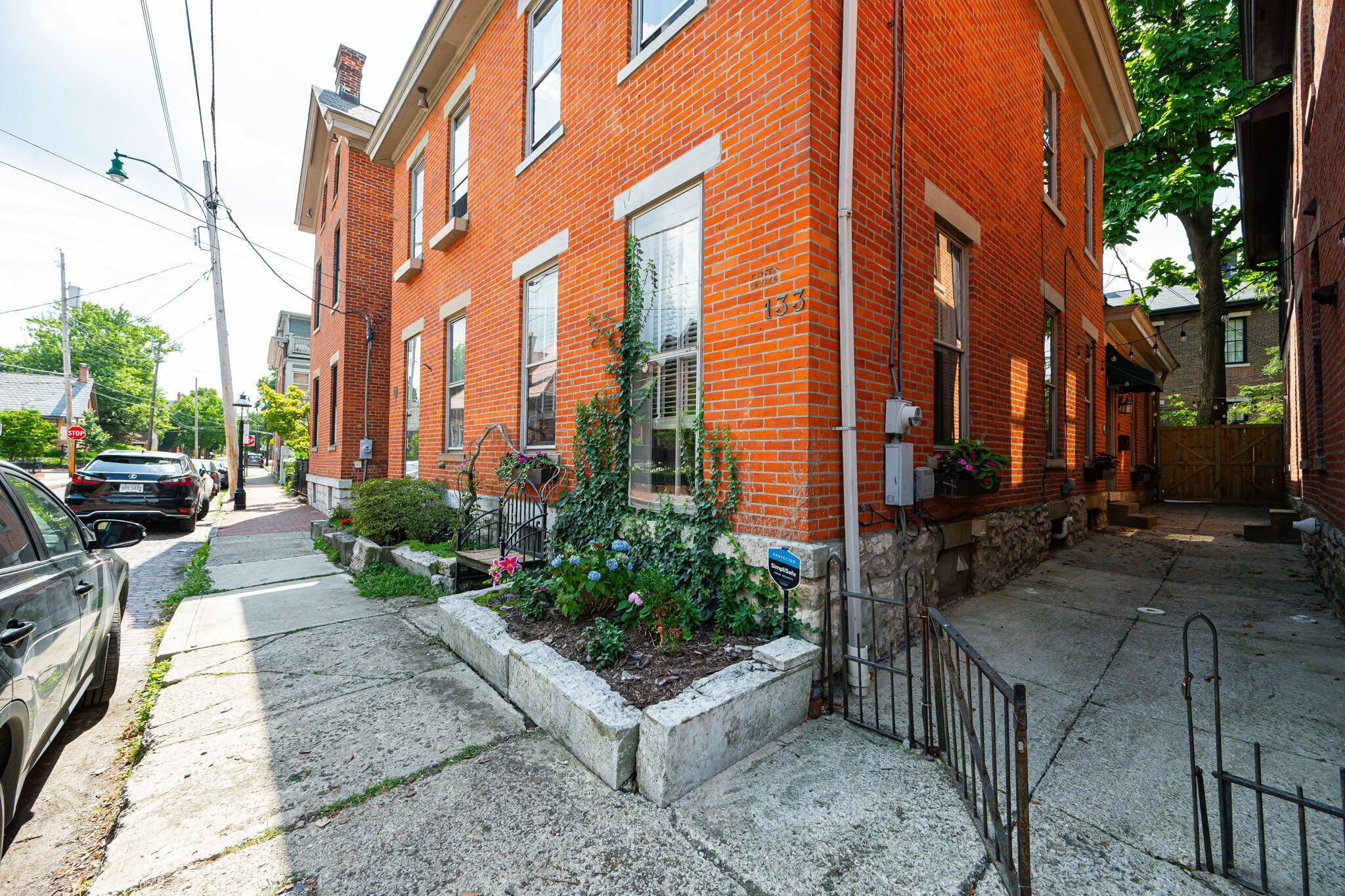 133 E Sycamore Street
