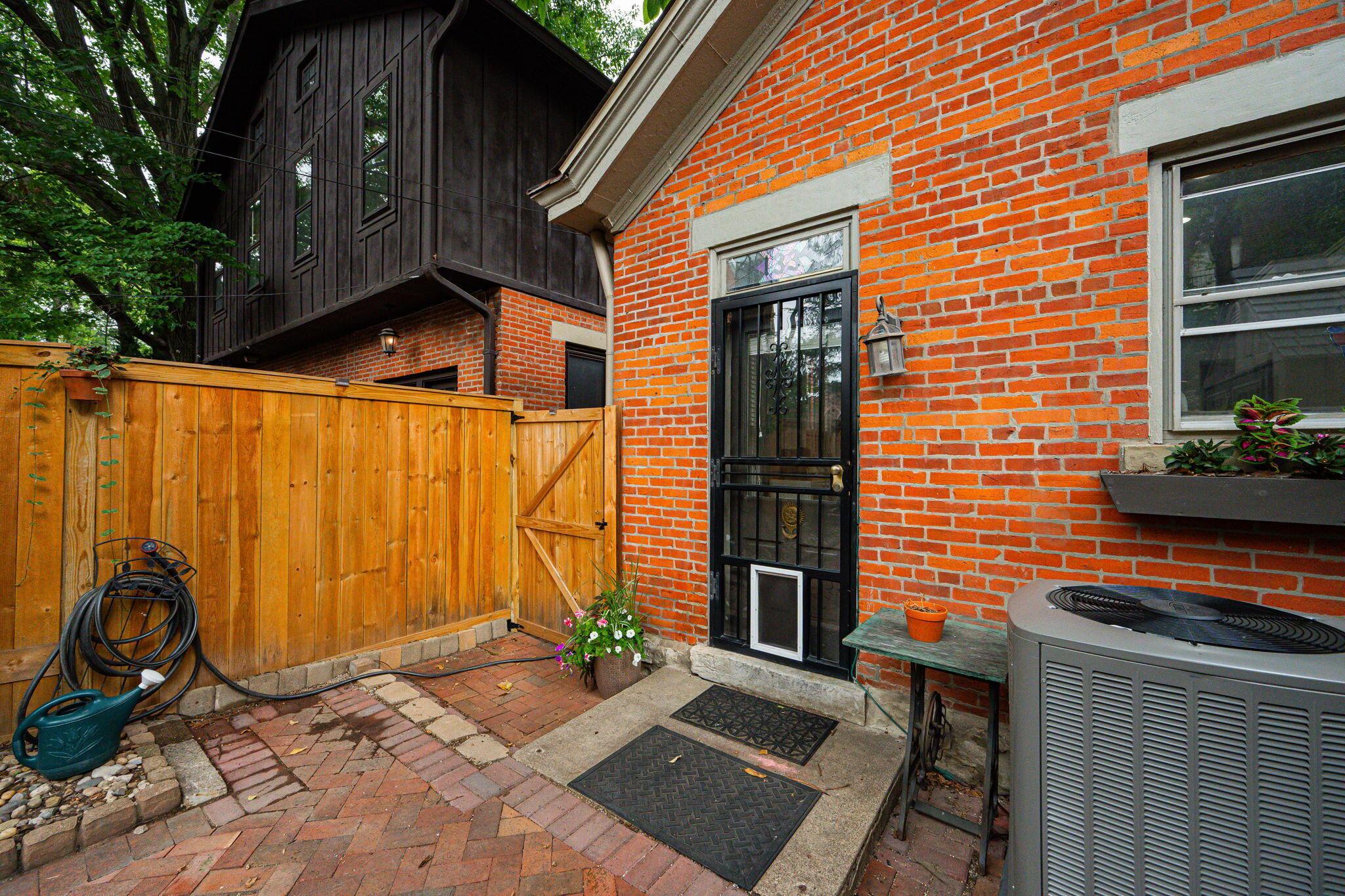 133 E Sycamore Street