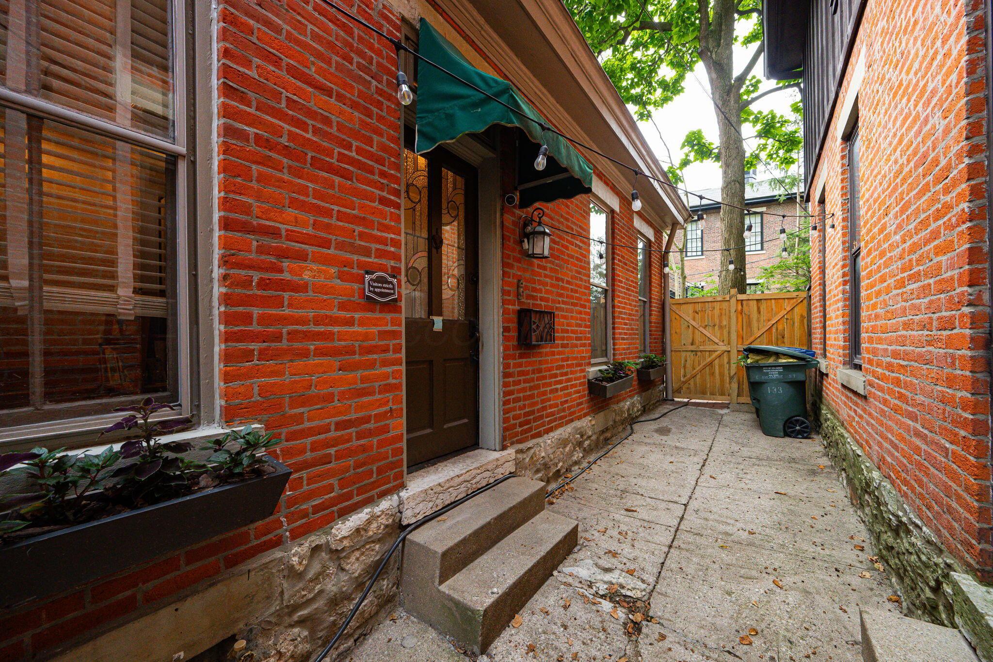 133 E Sycamore Street