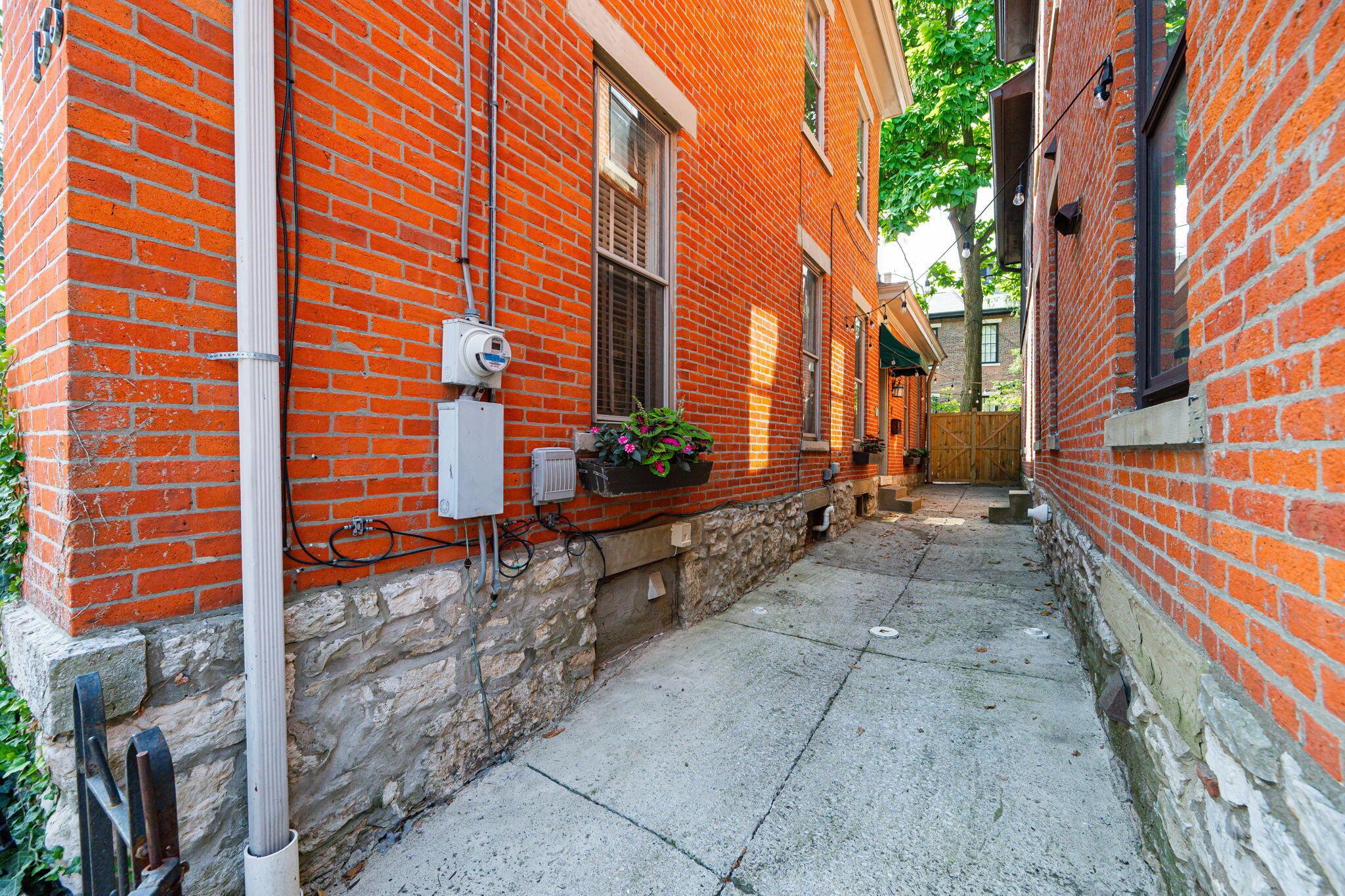 133 E Sycamore Street