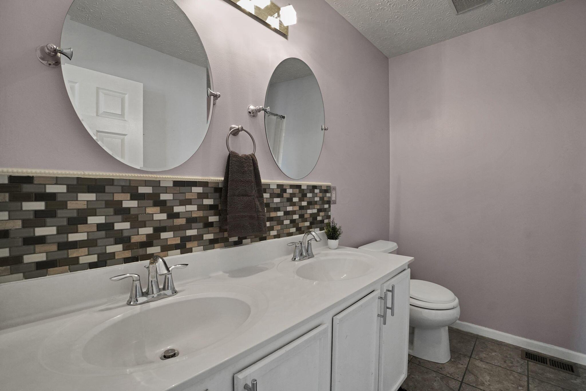 1386 Chickweed Street, 244
