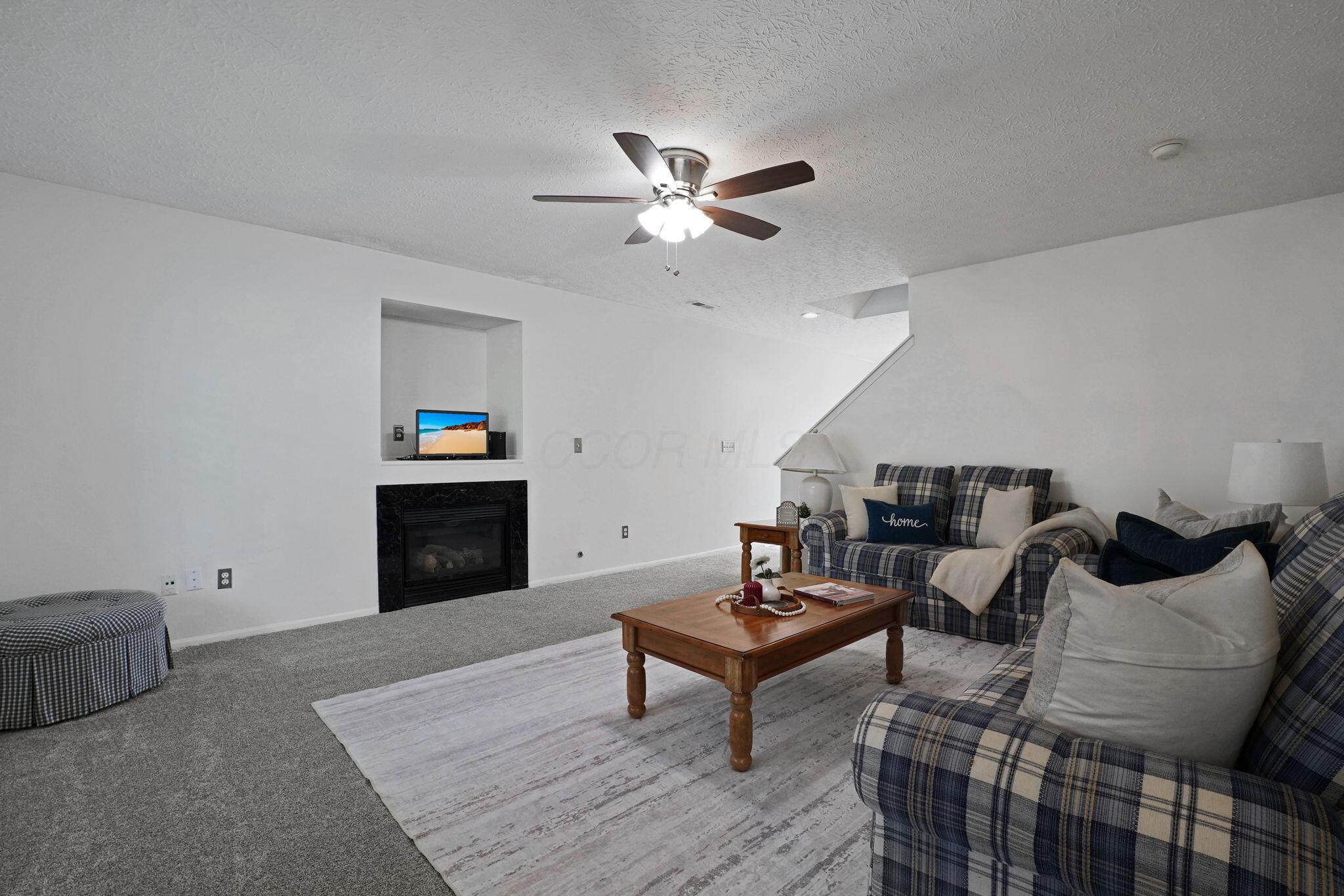 1386 Chickweed Street, 244
