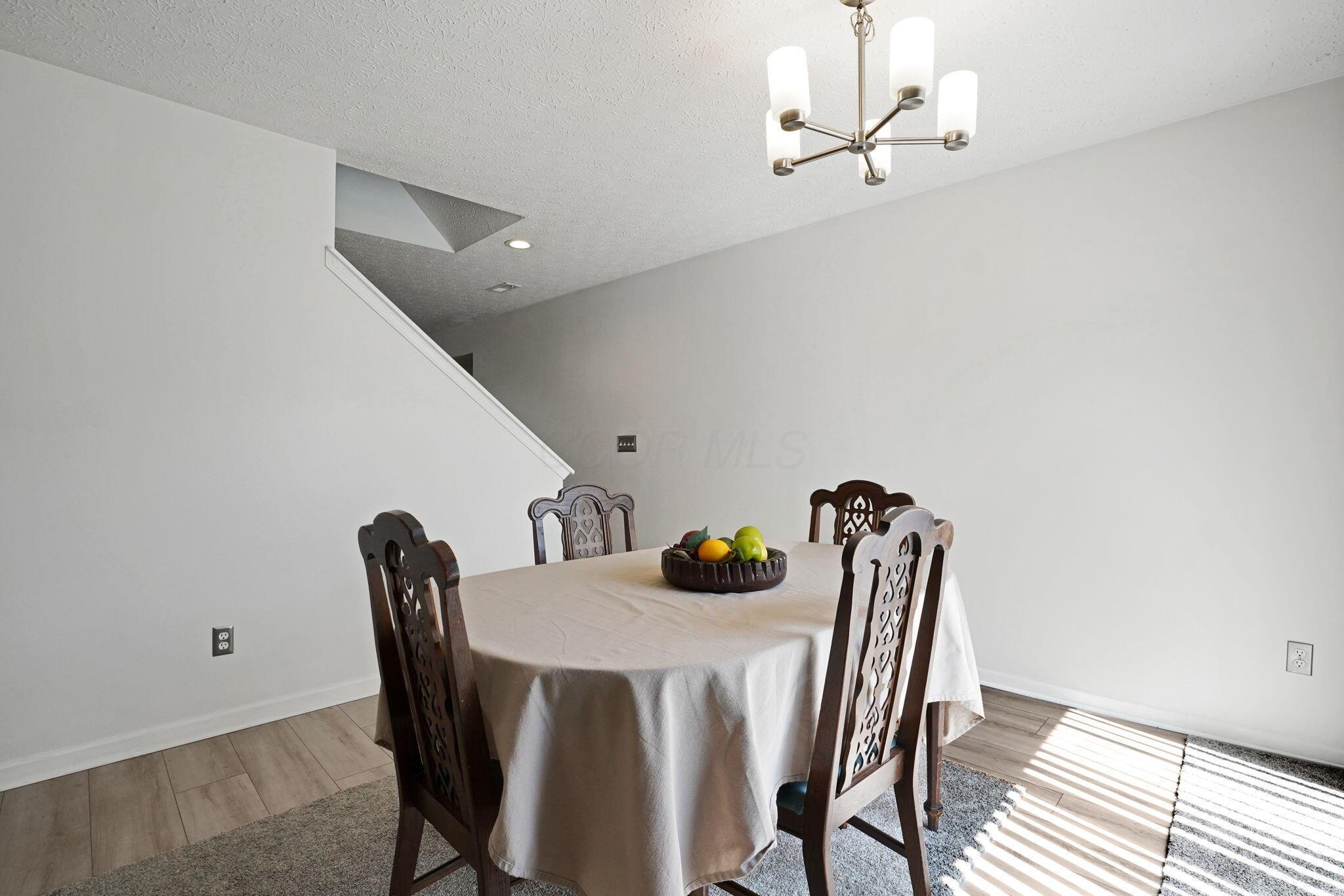 1386 Chickweed Street, 244