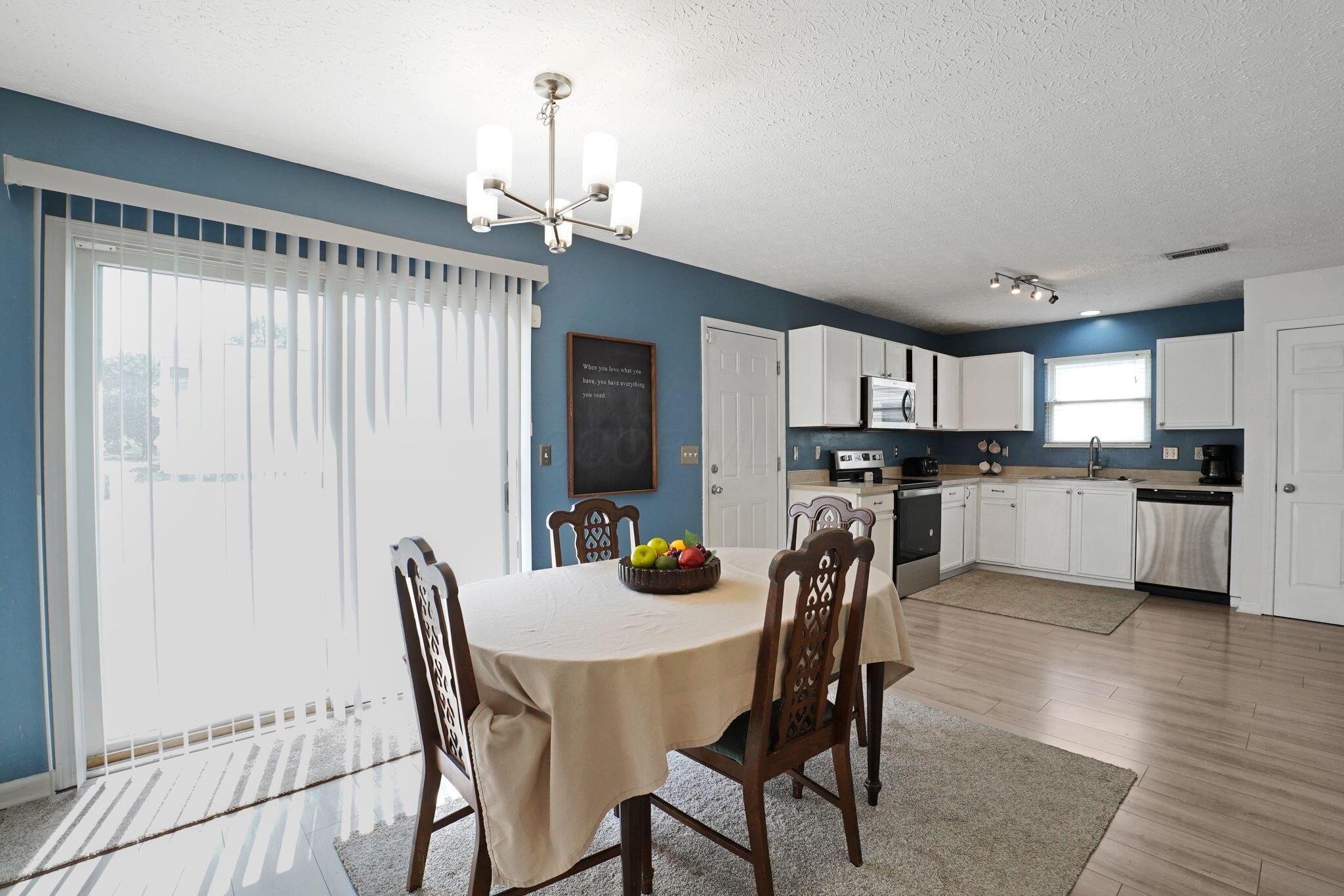 1386 Chickweed Street, 244