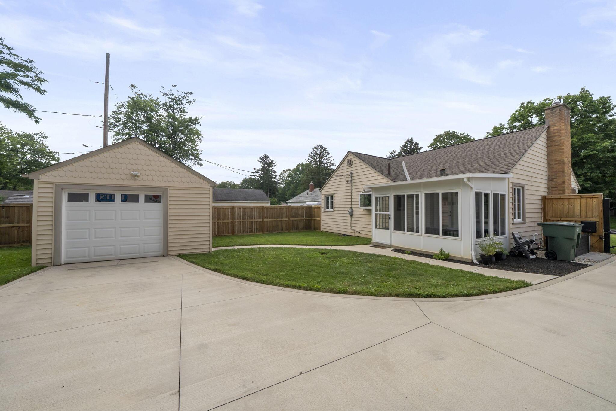 591 E Beaumont Road
