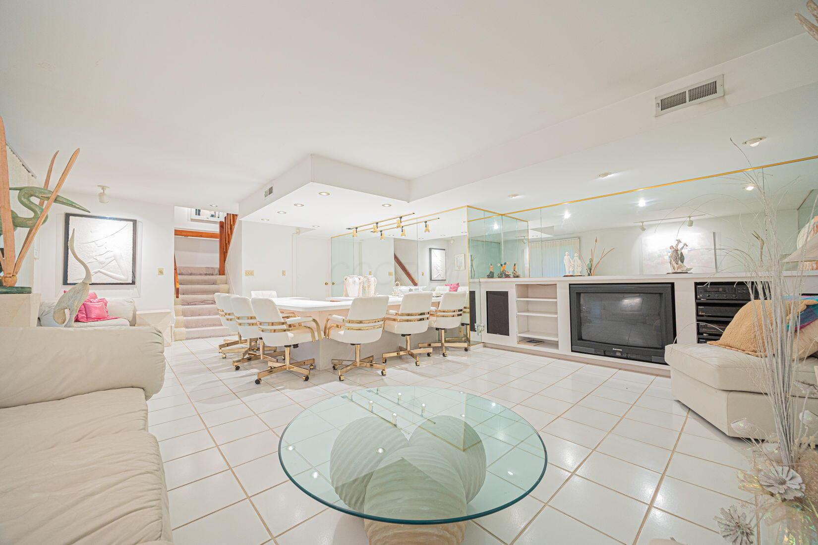 5809 Clover Lane
