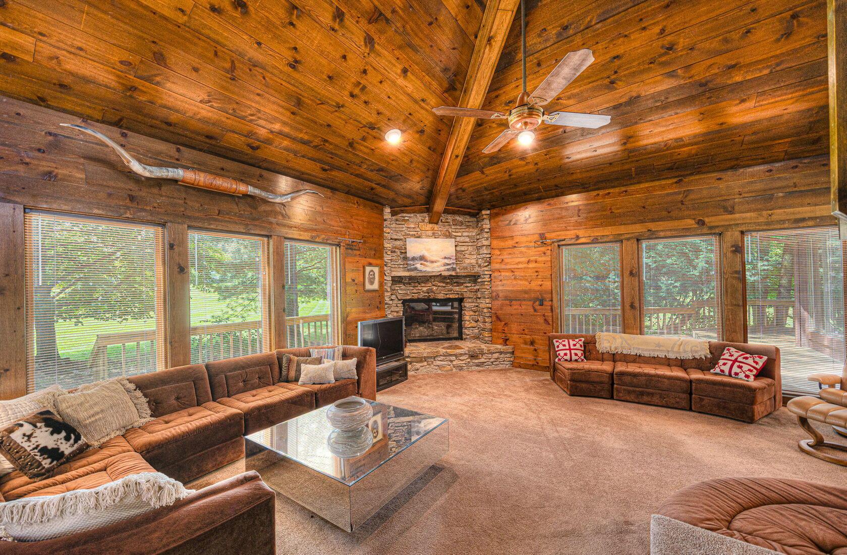 5809 Clover Lane