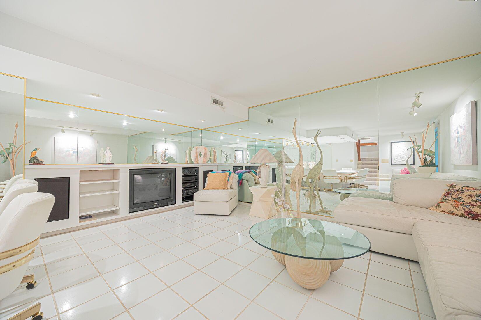 5809 Clover Lane