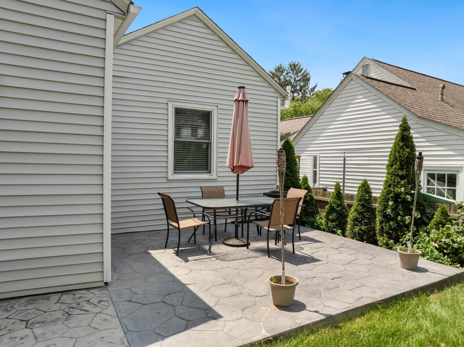 122 W Henderson Road