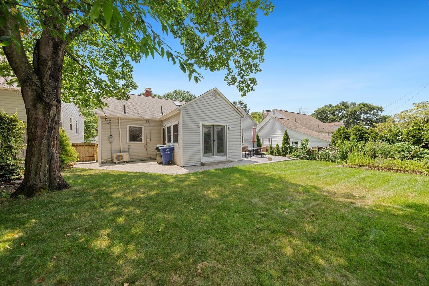 122 W Henderson Road