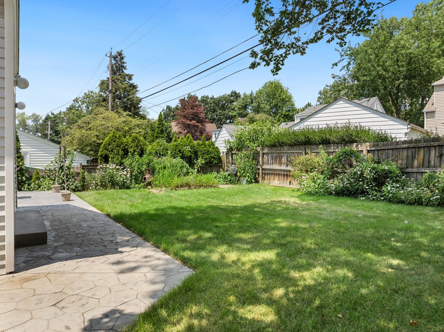 122 W Henderson Road