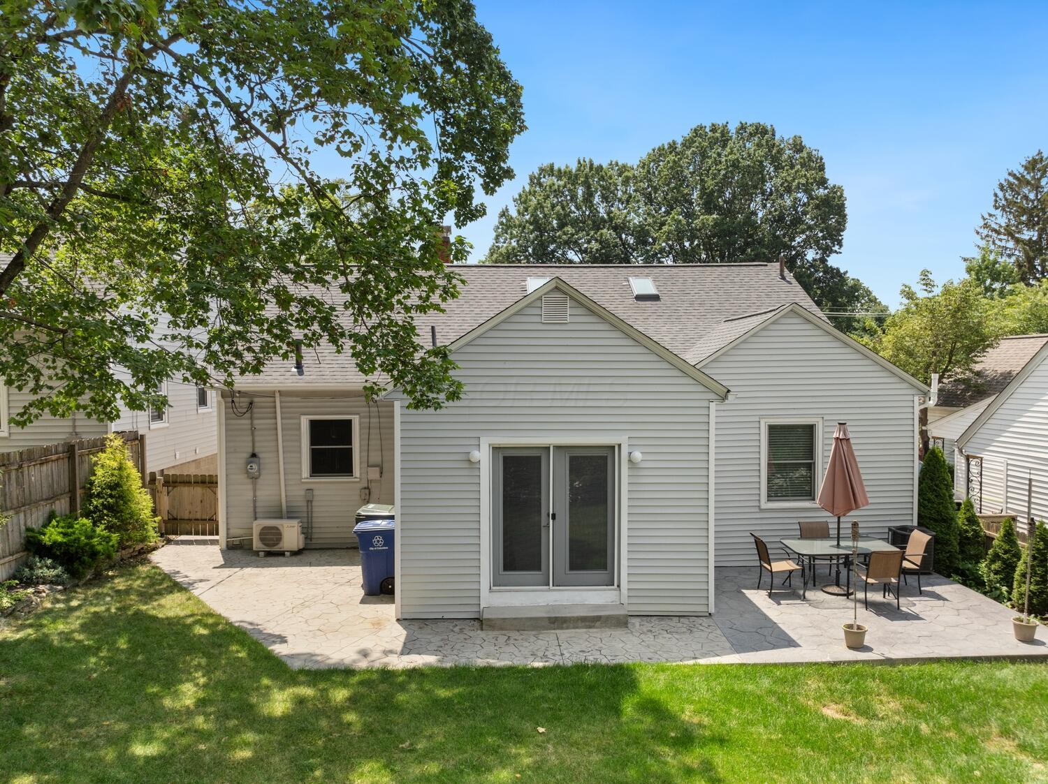 122 W Henderson Road
