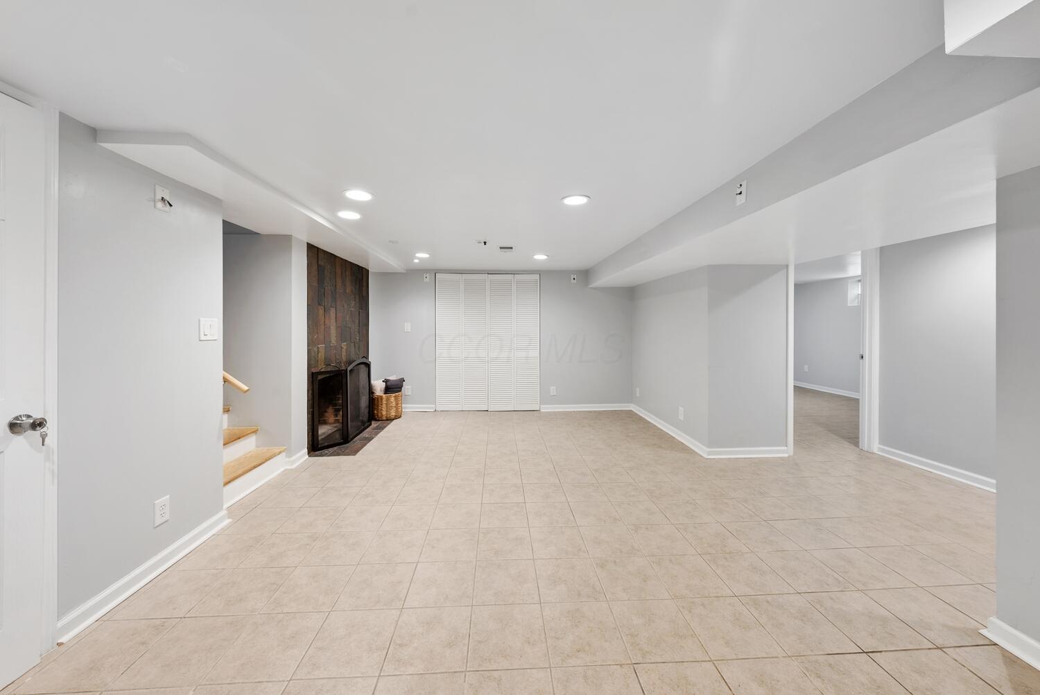 122 W Henderson Road