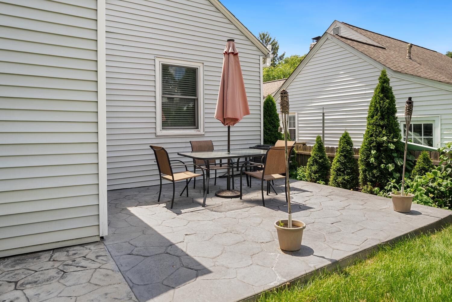 122 W Henderson Road
